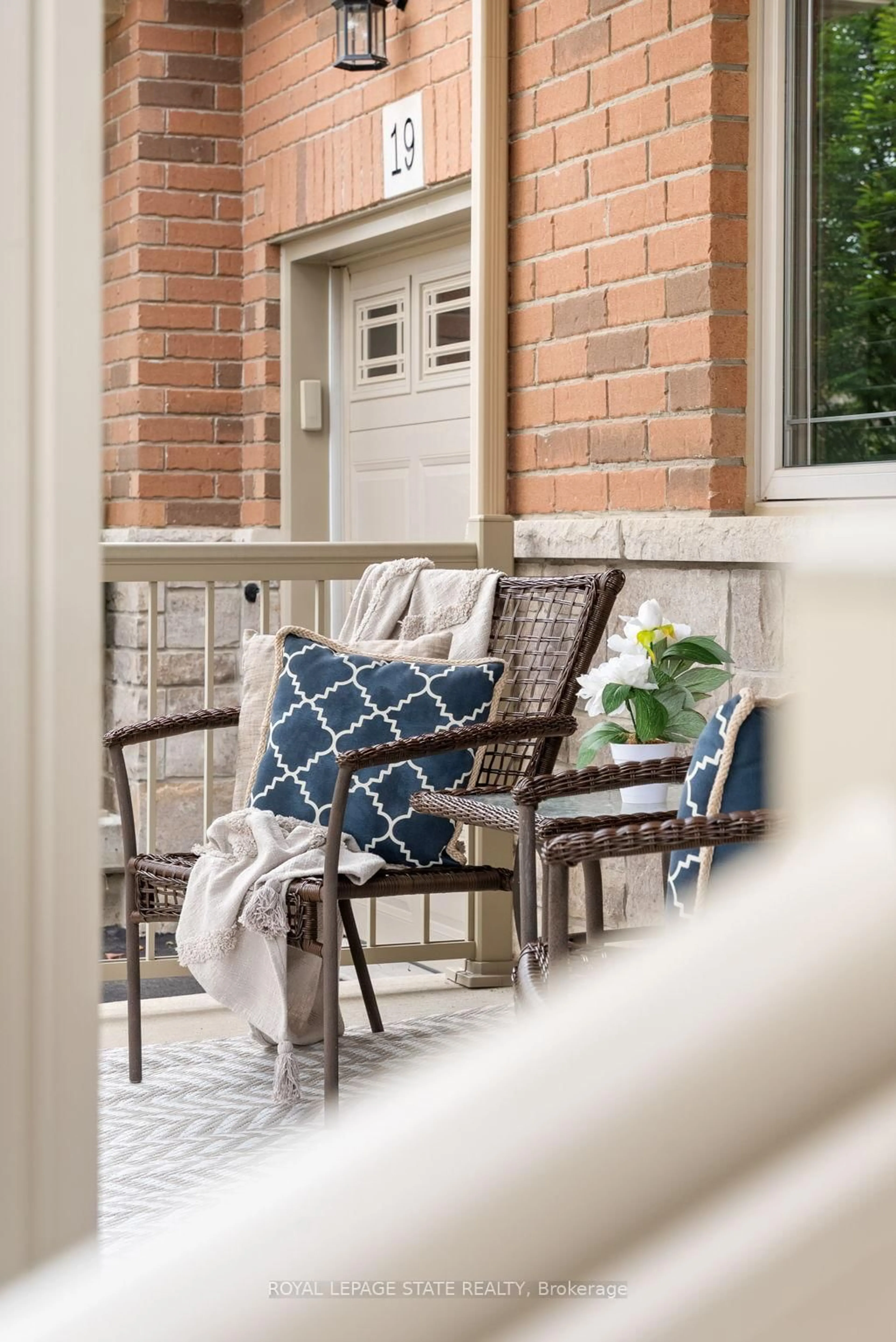 Unknown for 21 Finton Lane, Hamilton Ontario L0R 1C0