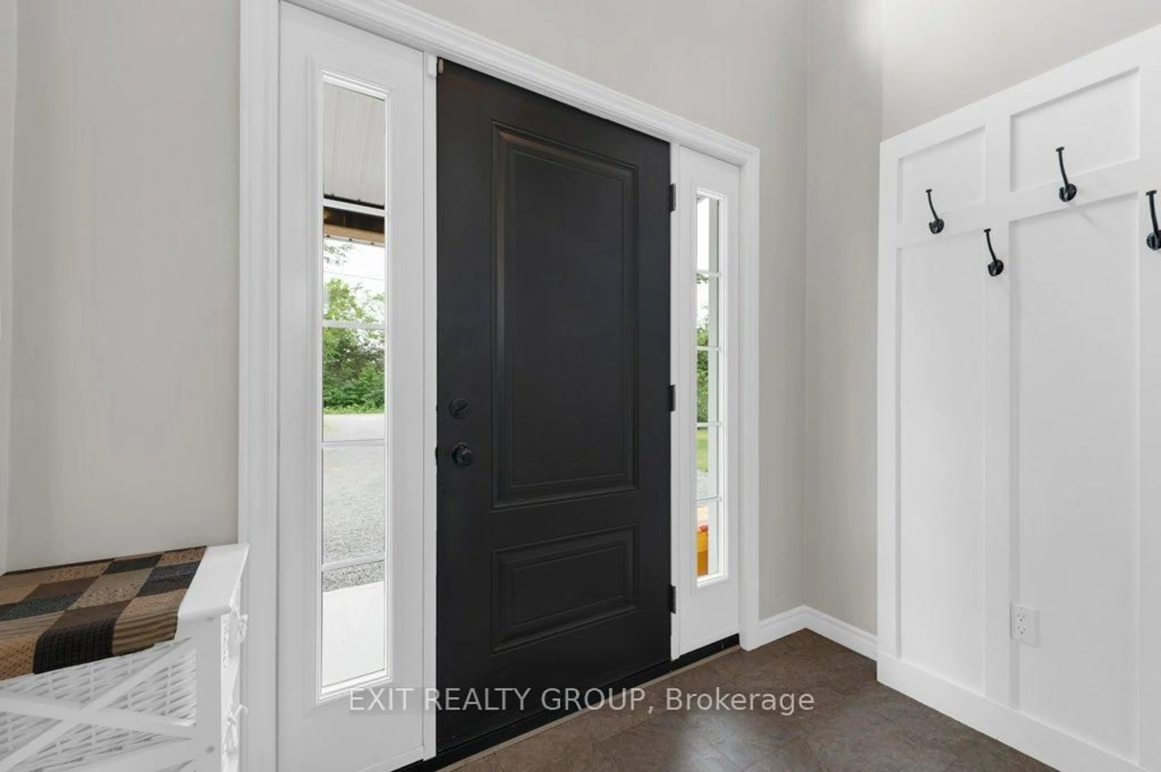 Indoor entryway for 2073 Shannon Rd, Shannonville Ontario K0K 3A0