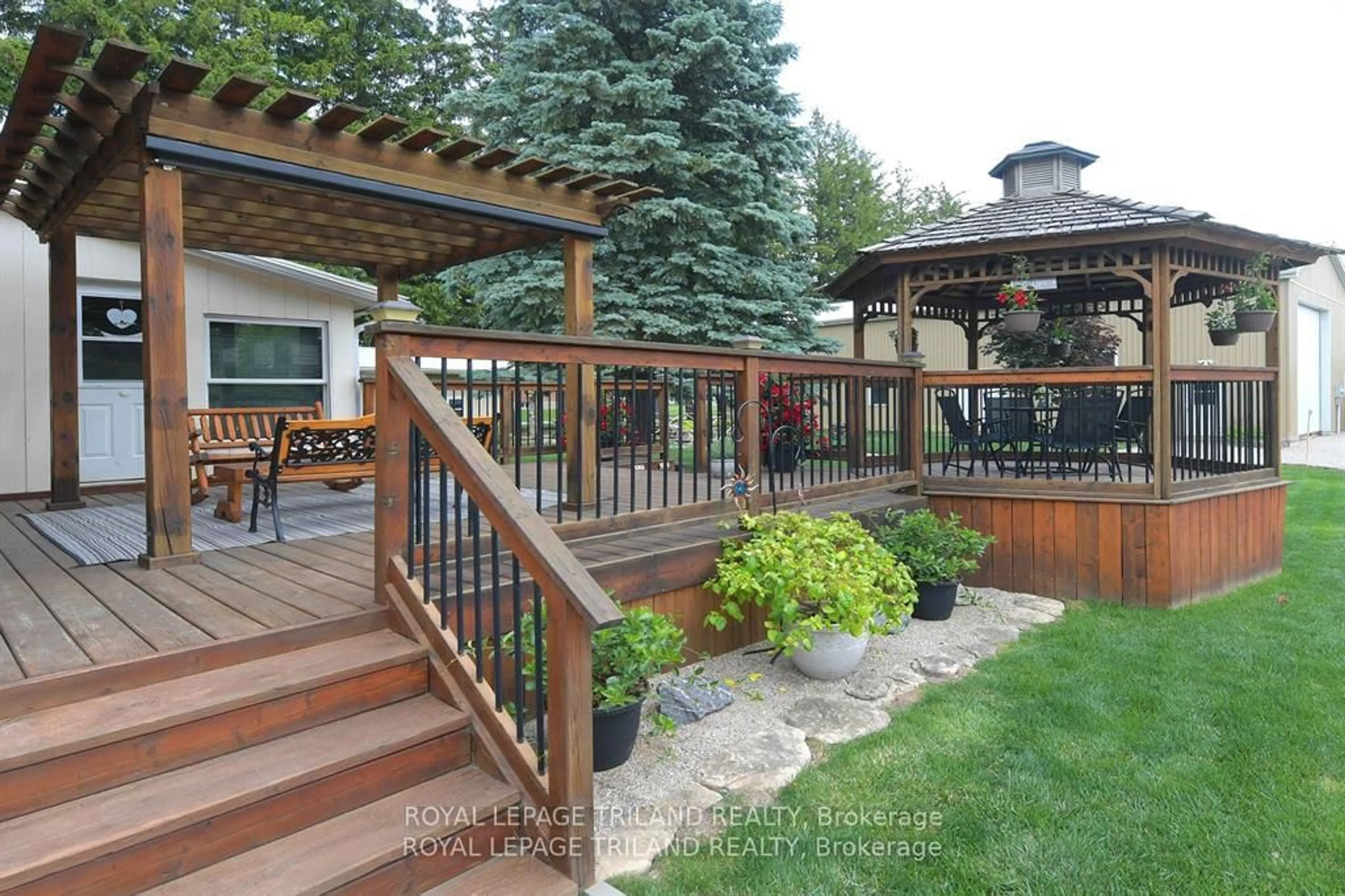 Patio, street for 5103 Dundas St, Middlesex Centre Ontario N0M 2P0