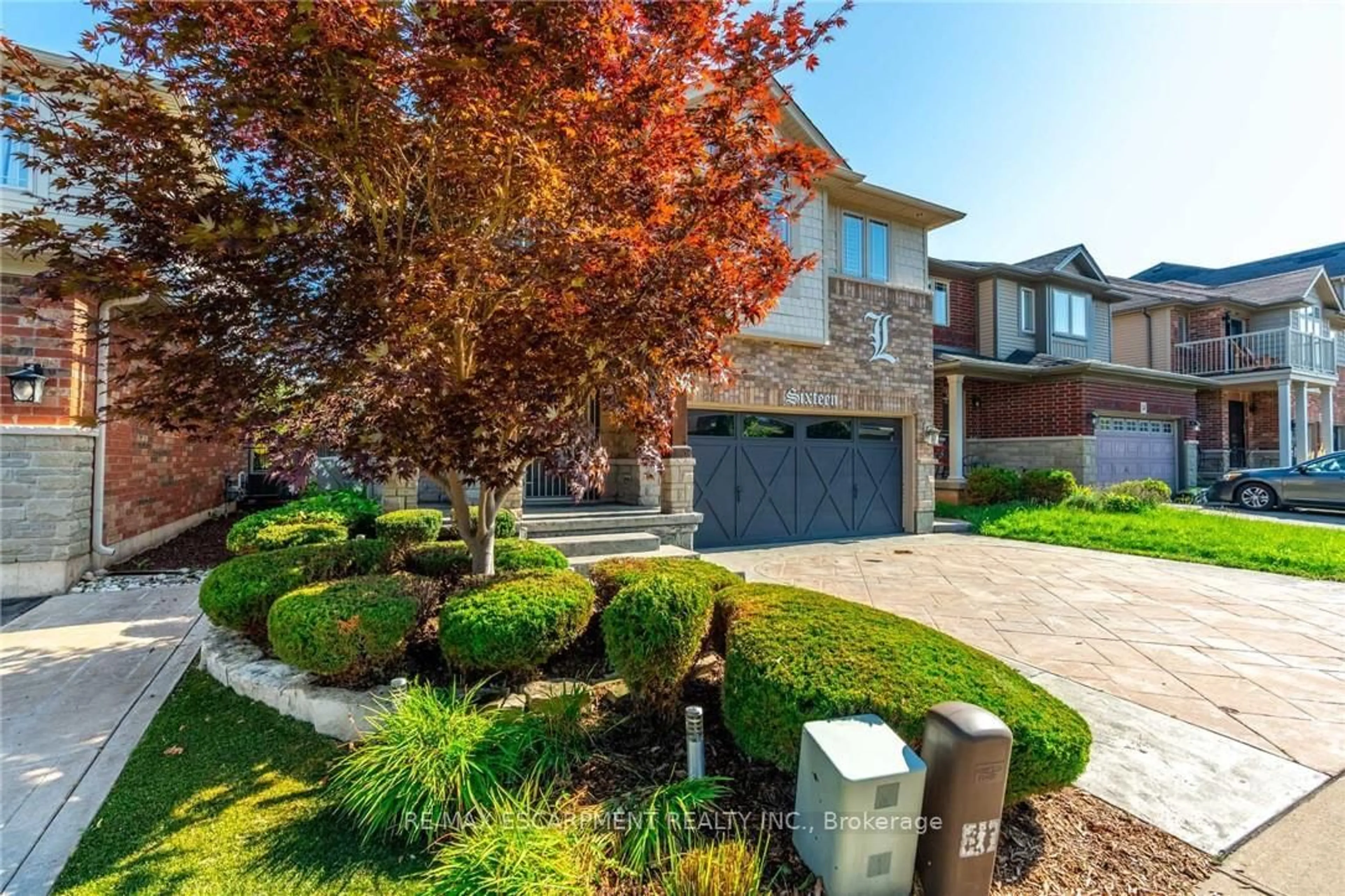 Home with brick exterior material, street for 16 Sycamore Cres, Grimsby Ontario L3M 5P7