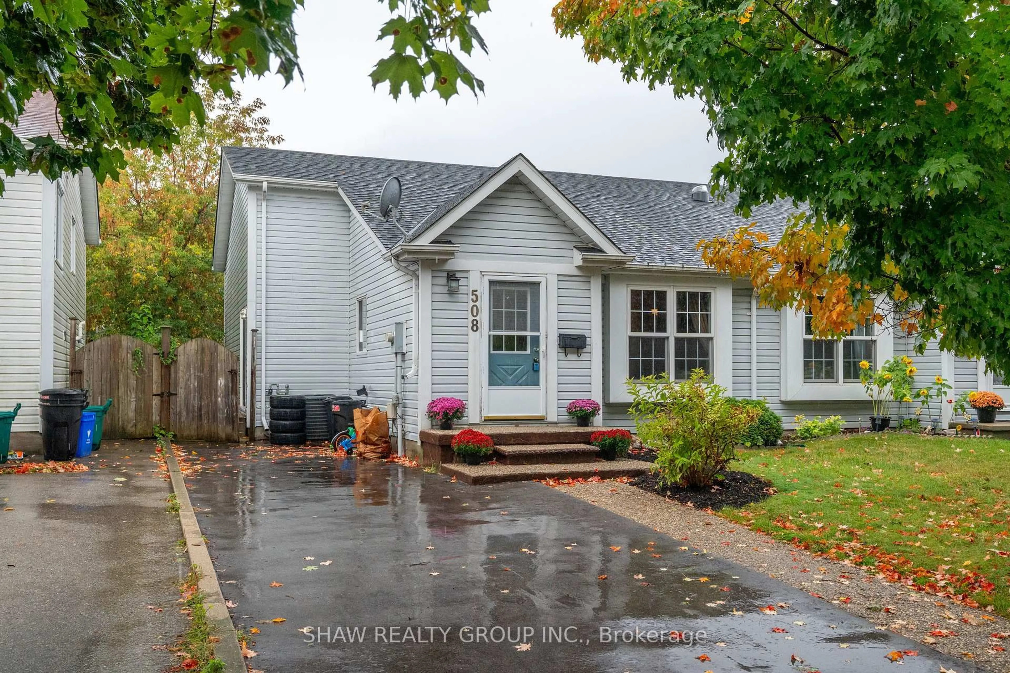 Home with vinyl exterior material, street for 508 Mortimer Dr, Cambridge Ontario N3H 5M5