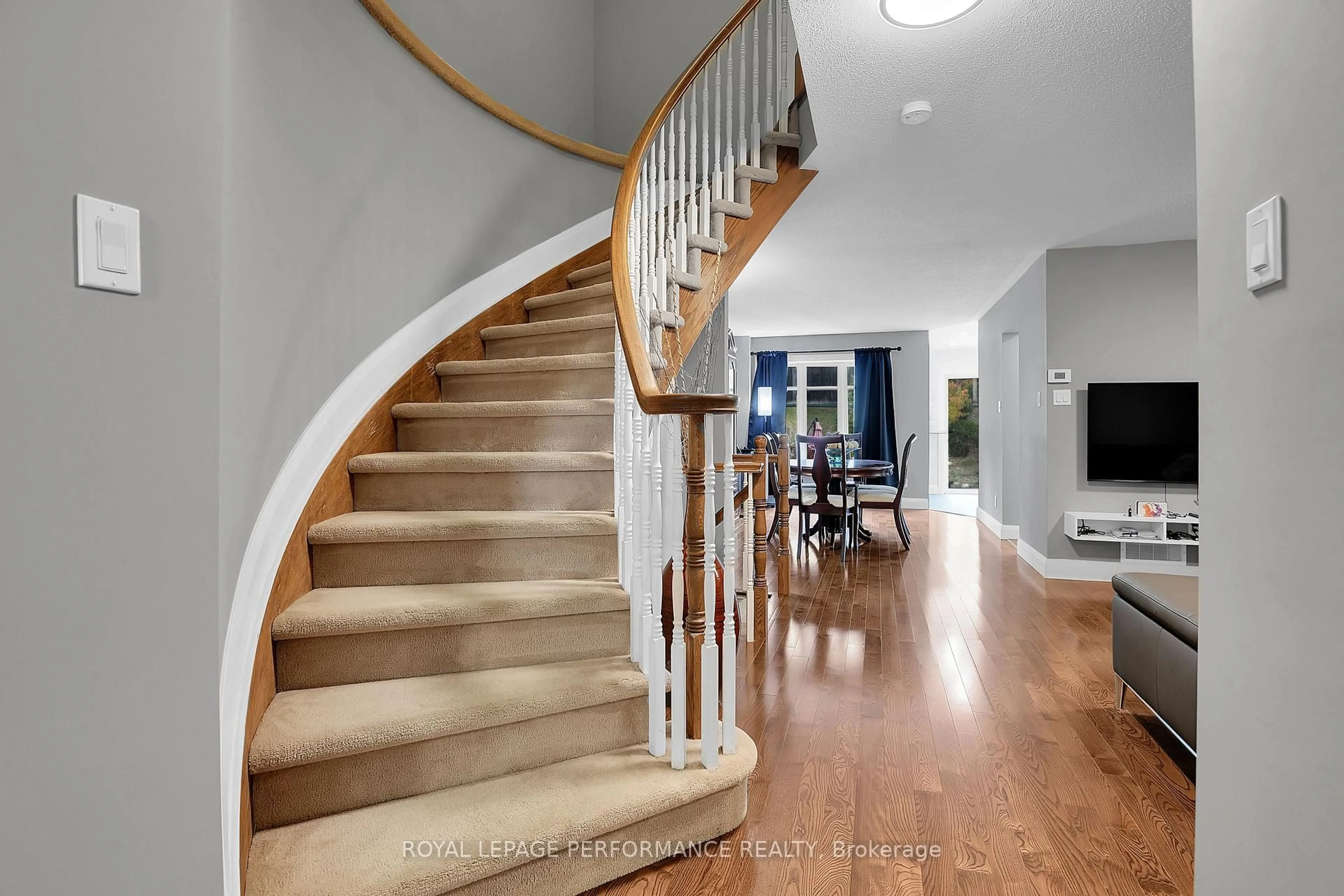 Stairs for 161 Duntroon Circ, Ottawa Ontario K1T 4C8