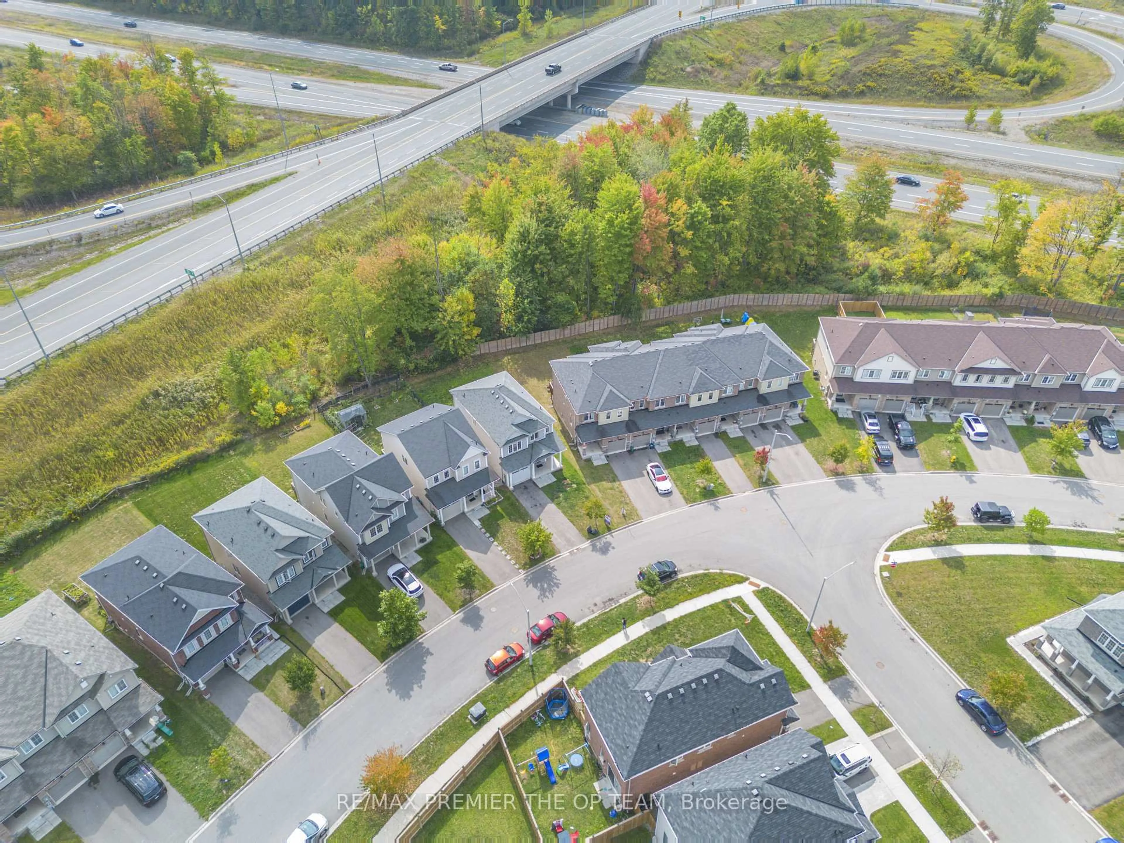 A pic from outside/outdoor area/front of a property/back of a property/a pic from drone, street for 220 Esther Cres, Thorold Ontario L3B 0H1