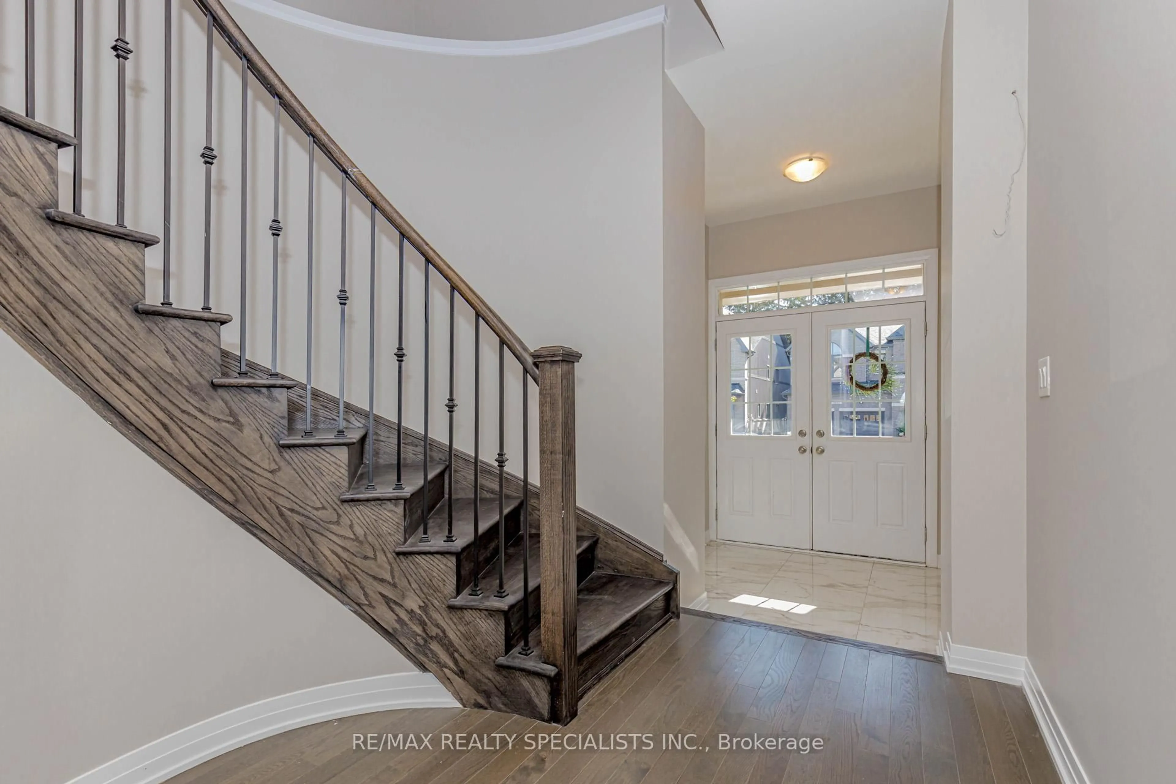 Indoor entryway for 164 Dingman St, Wellington North Ontario N0G 1A0
