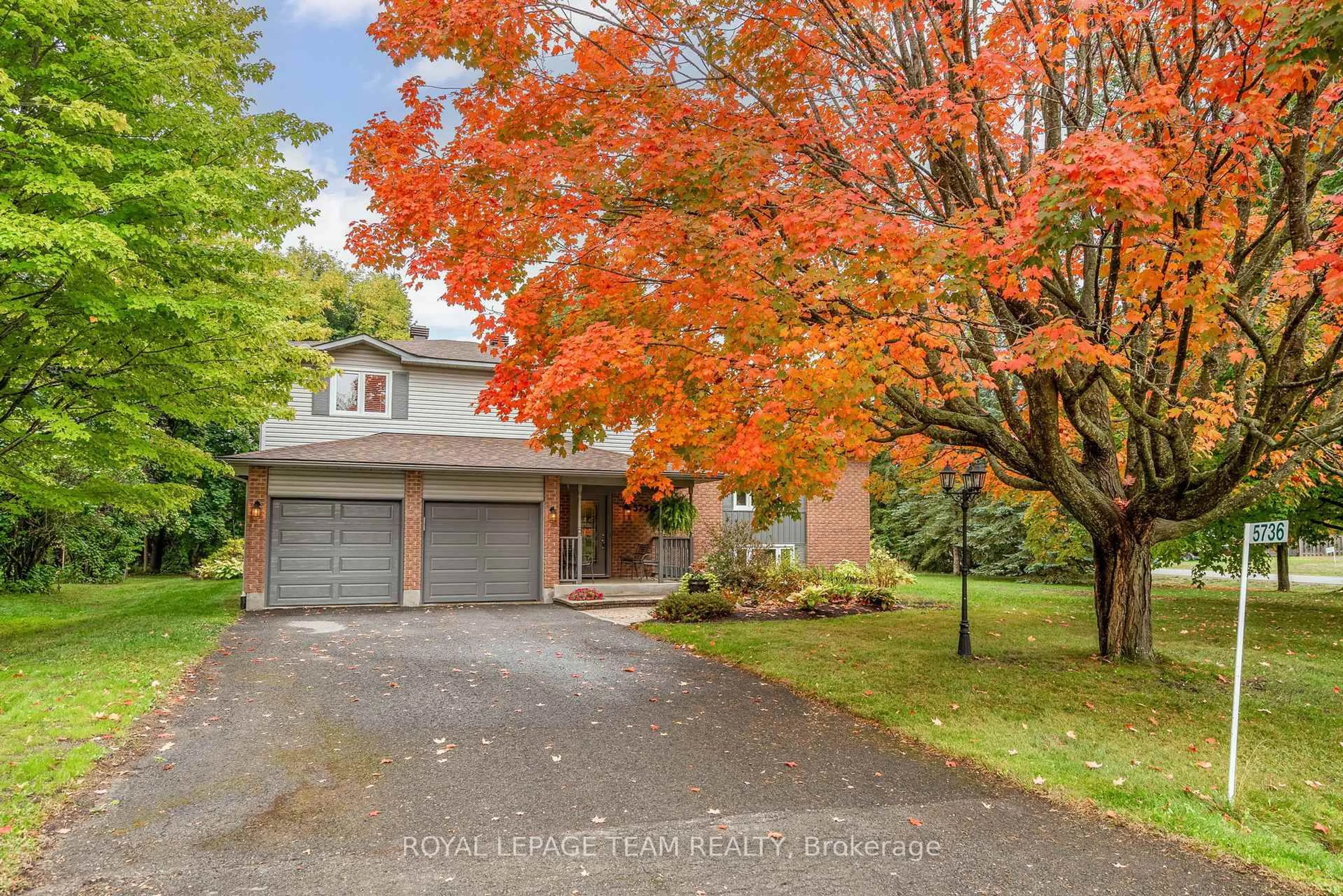 A pic from outside/outdoor area/front of a property/back of a property/a pic from drone, street for 5736 Bridget St, Osgoode Ontario K0A 2W0