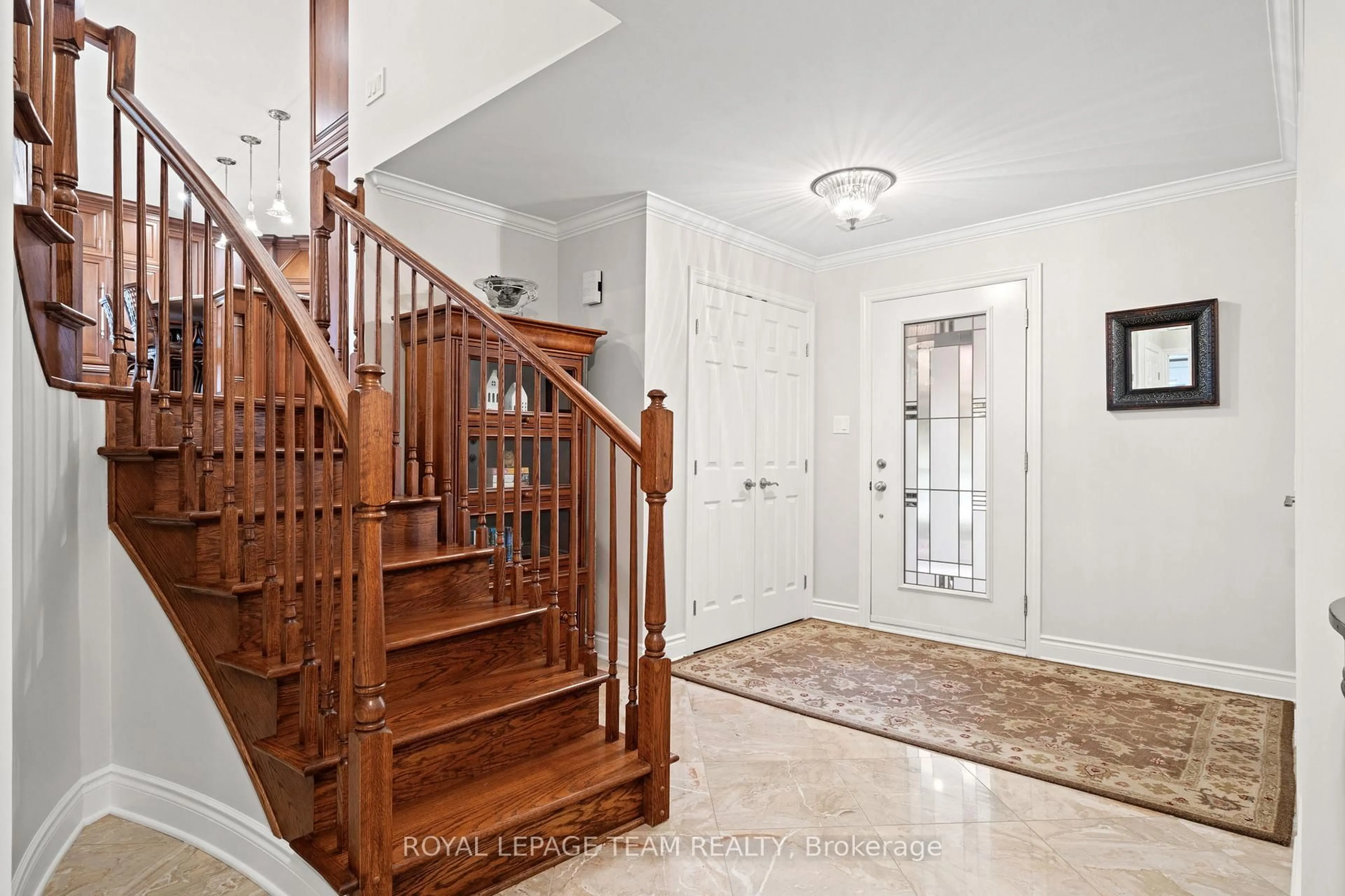 Indoor entryway for 5736 Bridget St, Osgoode Ontario K0A 2W0