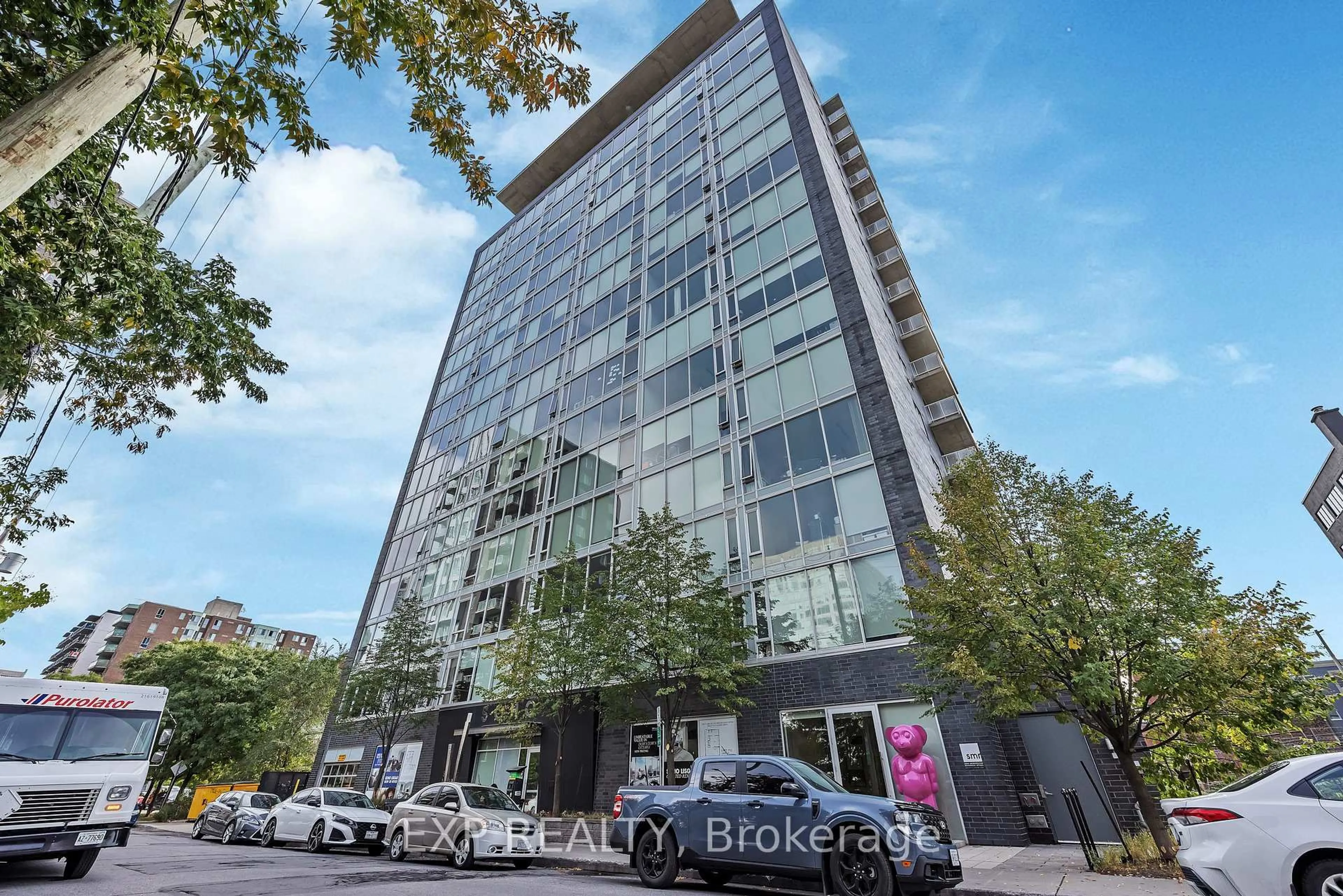 Indoor foyer for 300 Lisgar St #812, Ottawa Ontario K2P 0E2
