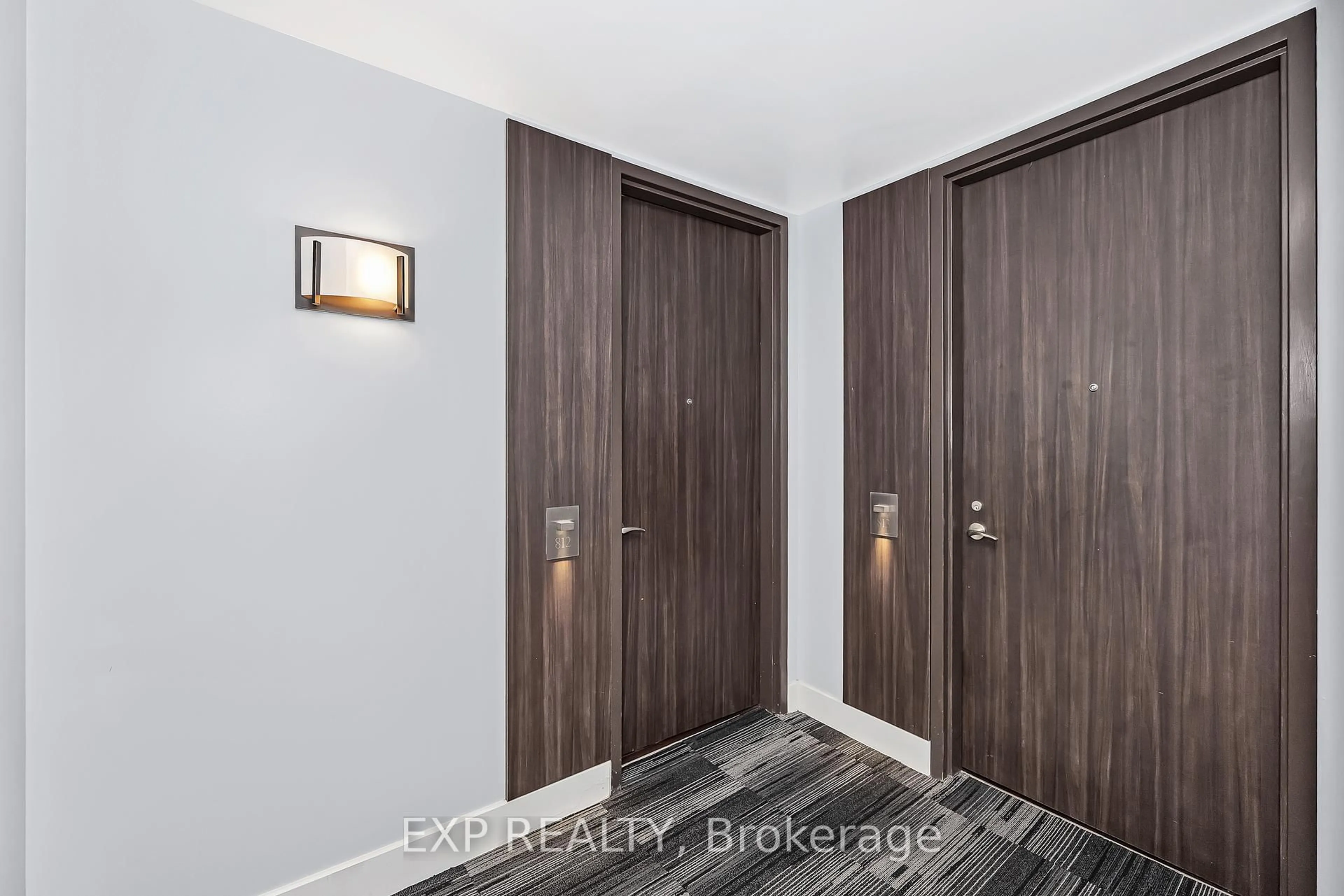 Indoor entryway for 300 Lisgar St #812, Ottawa Ontario K2P 0E2