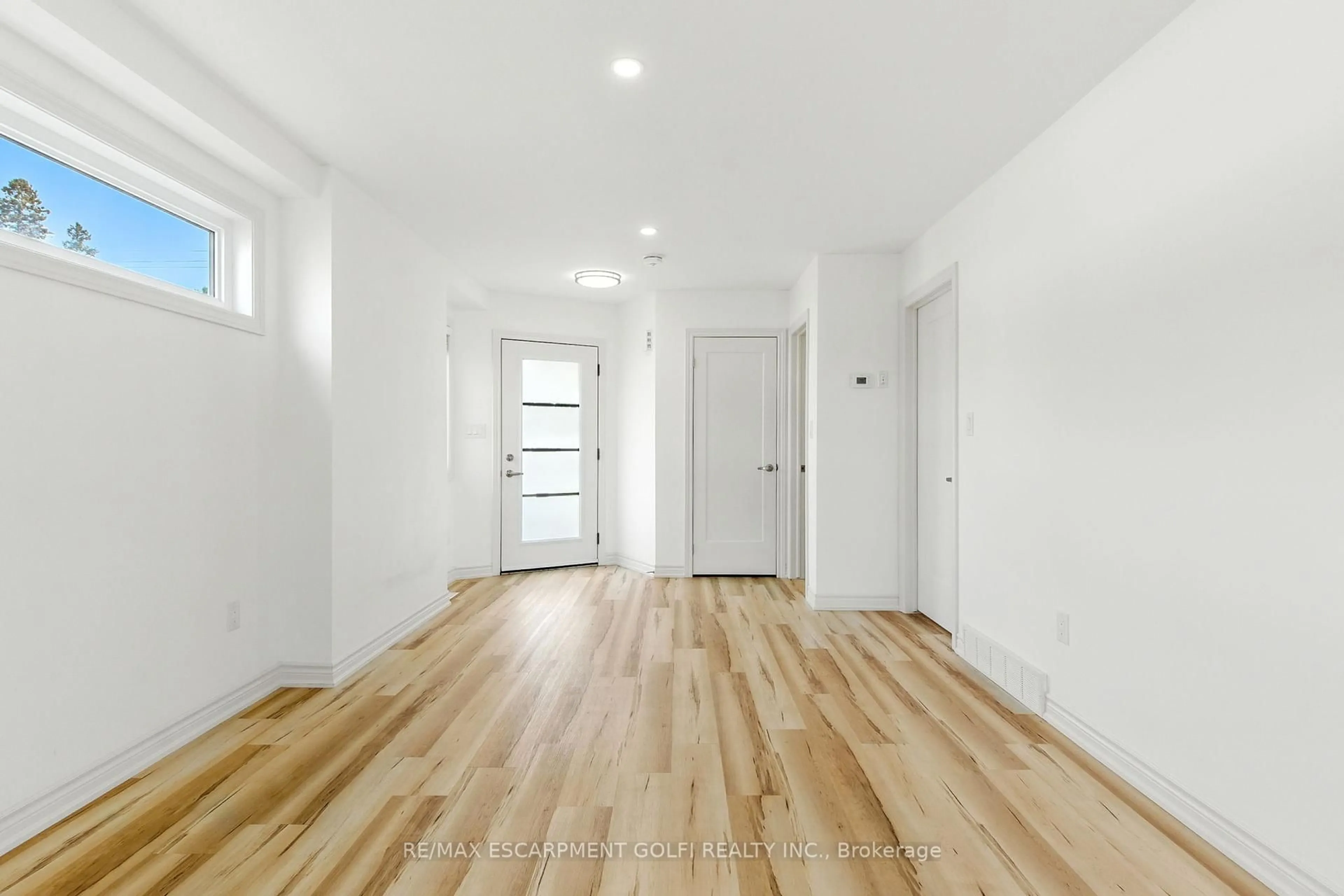 A pic of a room for 643 Clare Ave, Welland Ontario L3C 7L6