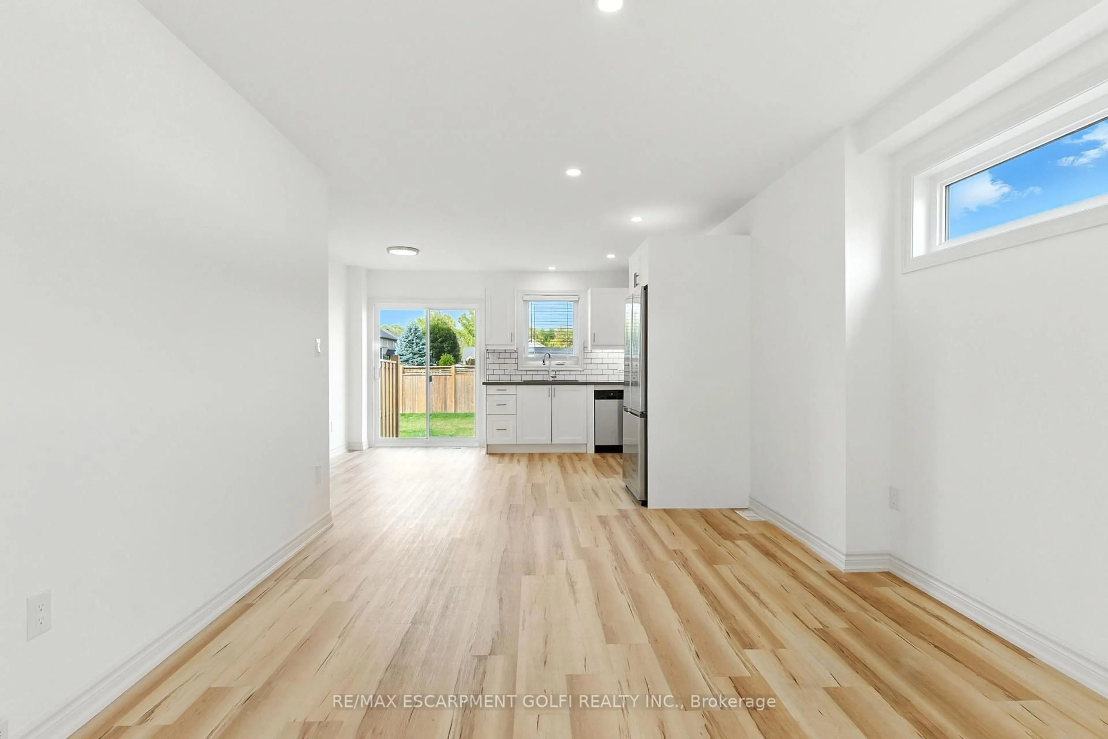 Open concept kitchen, unknown for 643 Clare Ave, Welland Ontario L3C 7L6