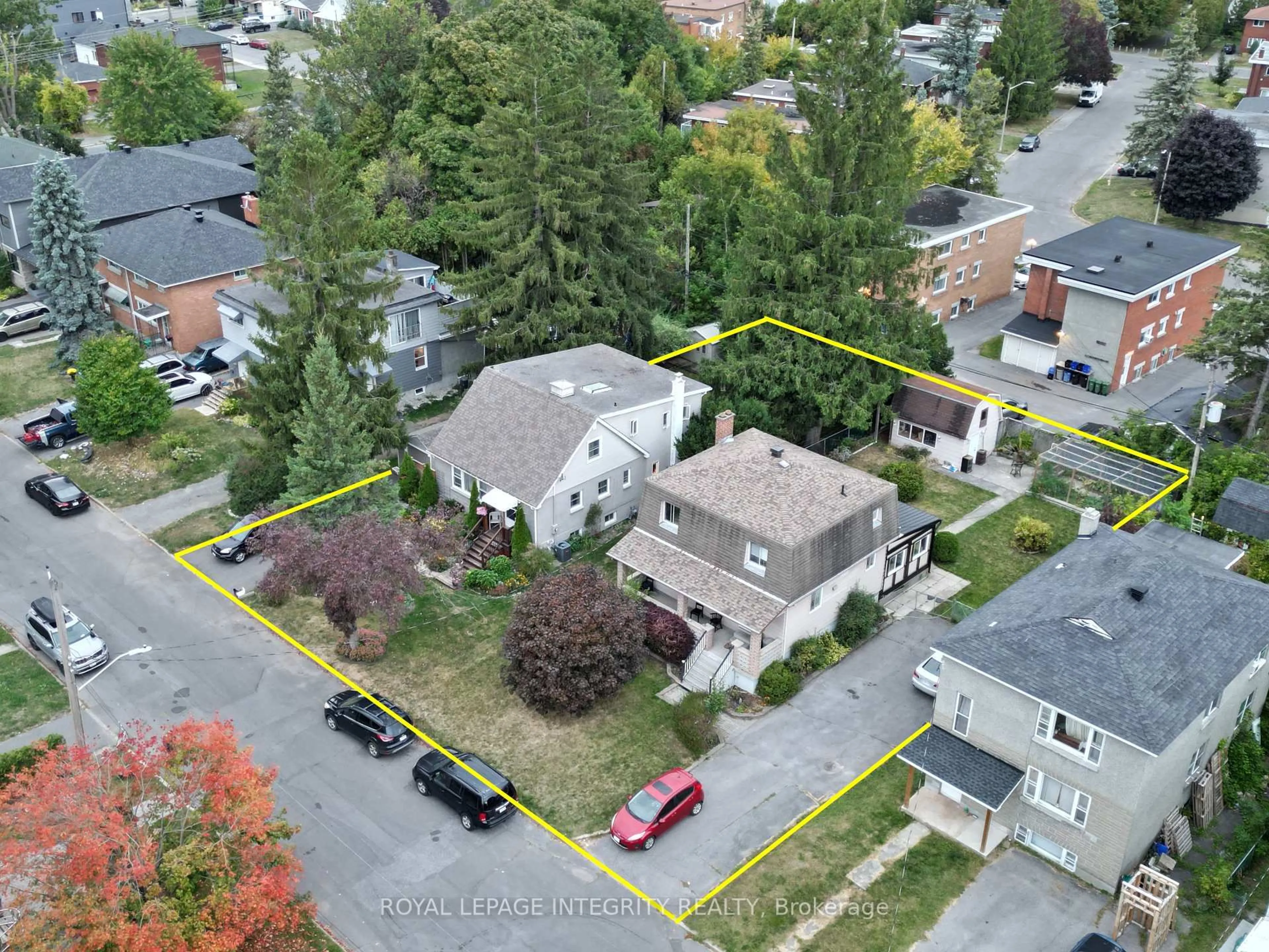 A pic from outside/outdoor area/front of a property/back of a property/a pic from drone, street for 469 Guy St, Ottawa Ontario K1K 1C1