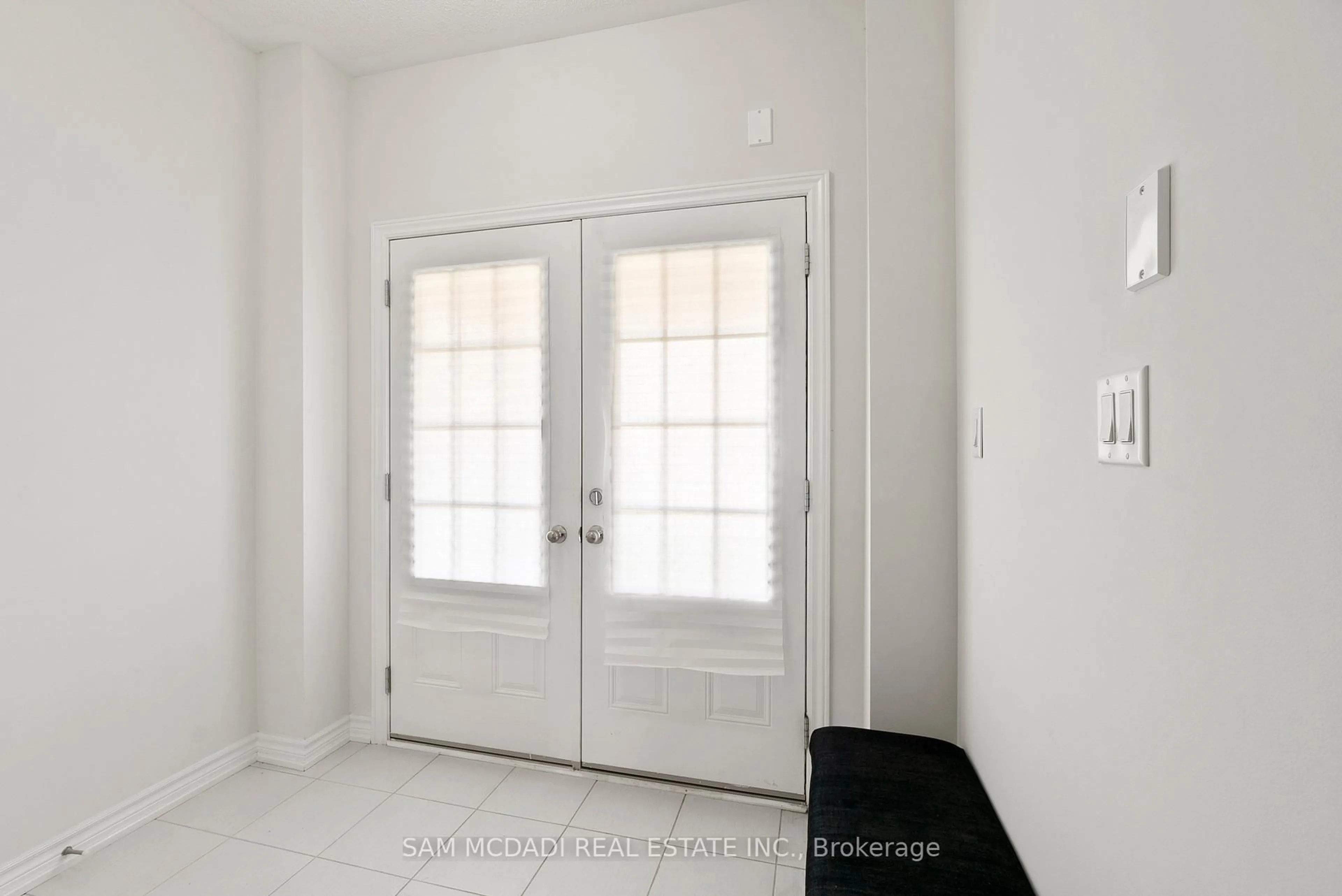 Indoor entryway for 97 Tumblewood Pl, Welland Ontario L3B 0J3