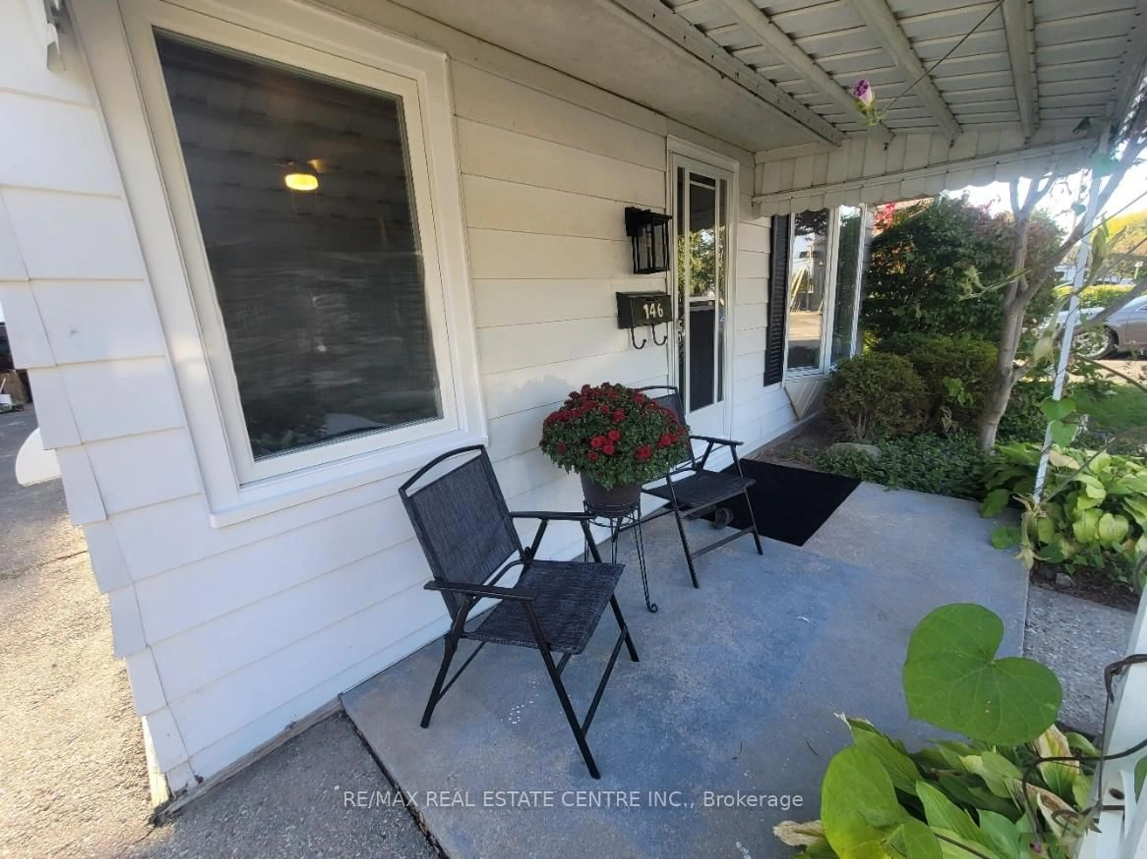 Patio, street for 146 Whitley St, Cambridge Ontario N3H 4K6