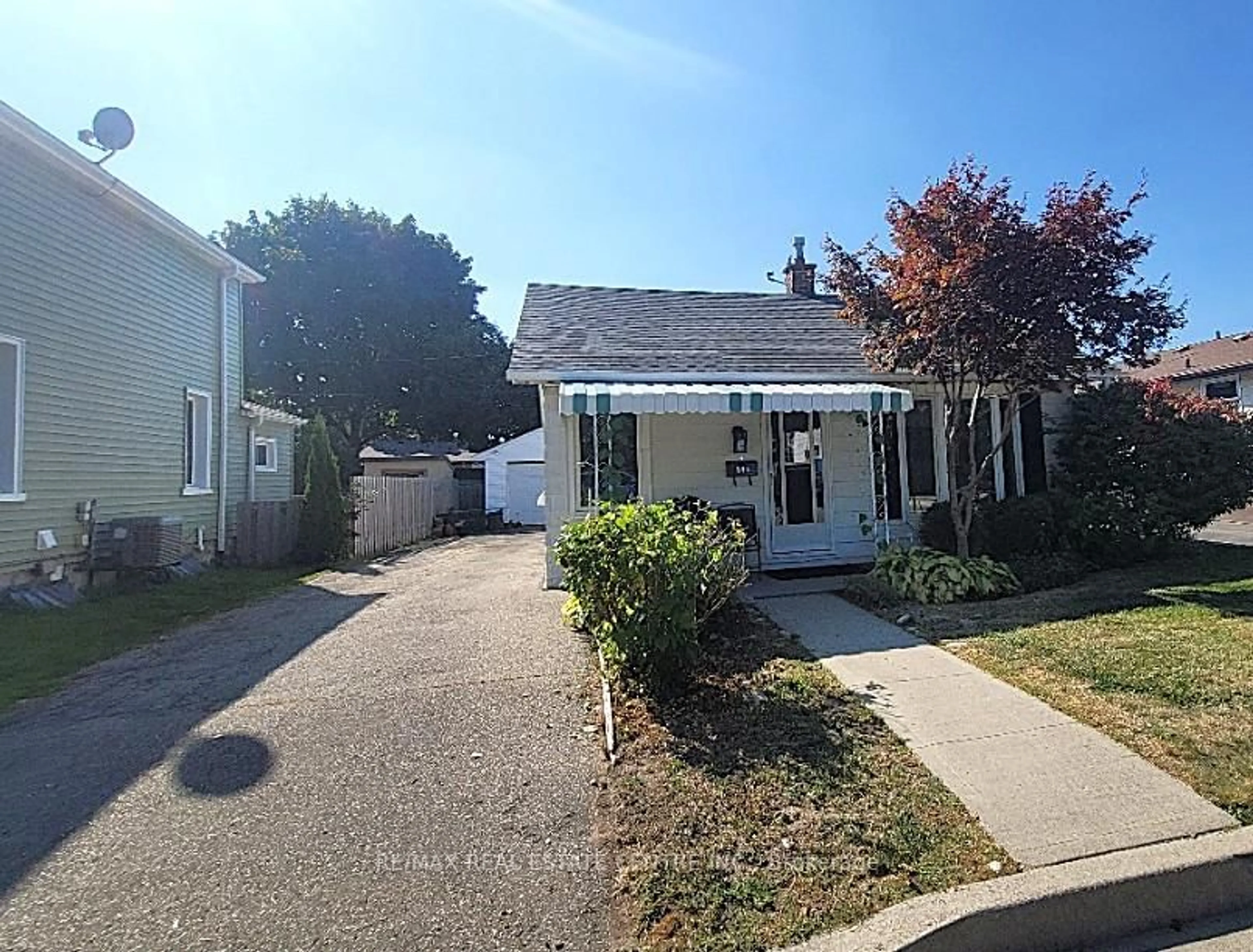 A pic from outside/outdoor area/front of a property/back of a property/a pic from drone, street for 146 Whitley St, Cambridge Ontario N3H 4K6
