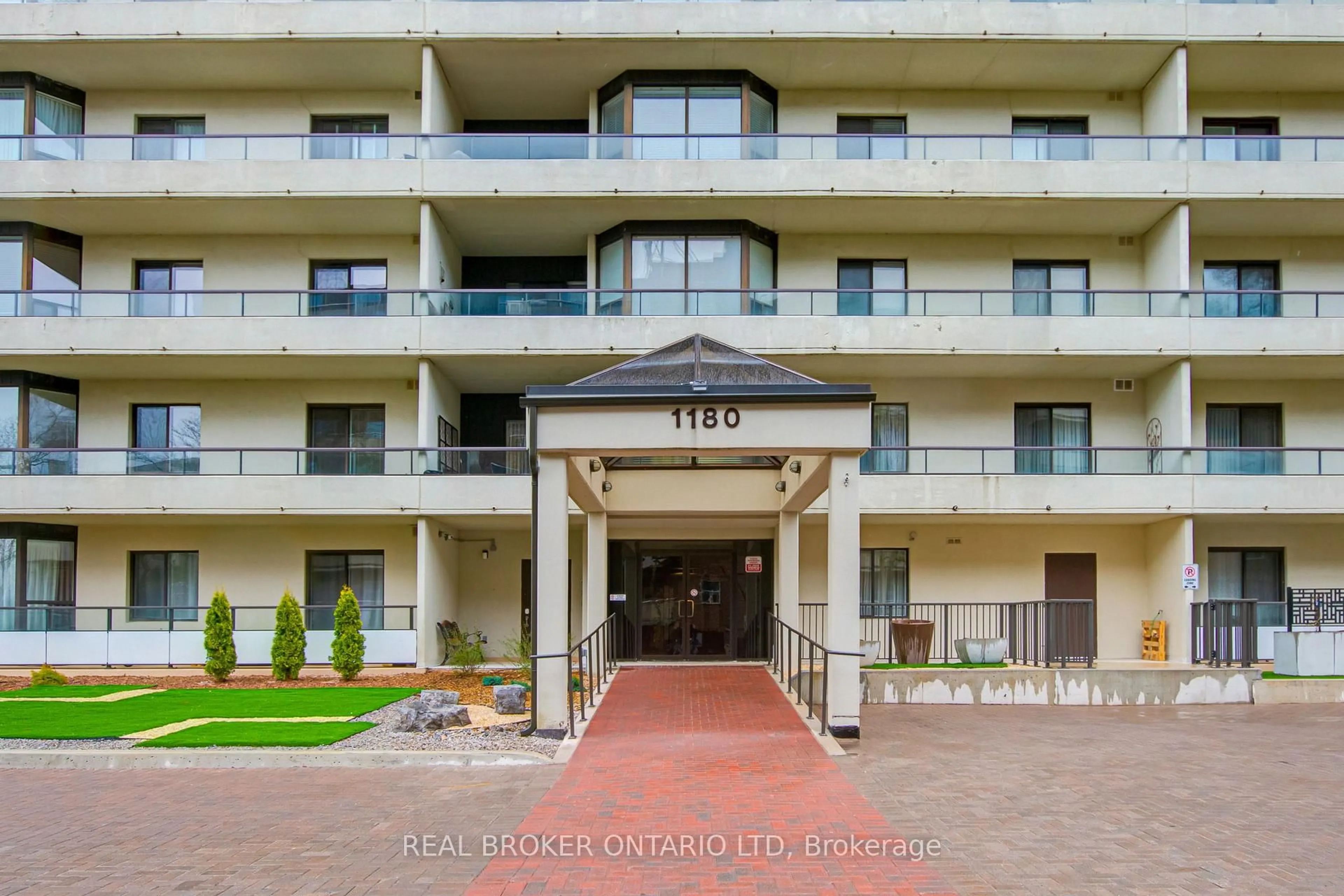 Indoor foyer for 1180 Commissioners Rd #310, London South Ontario N6K 4J2