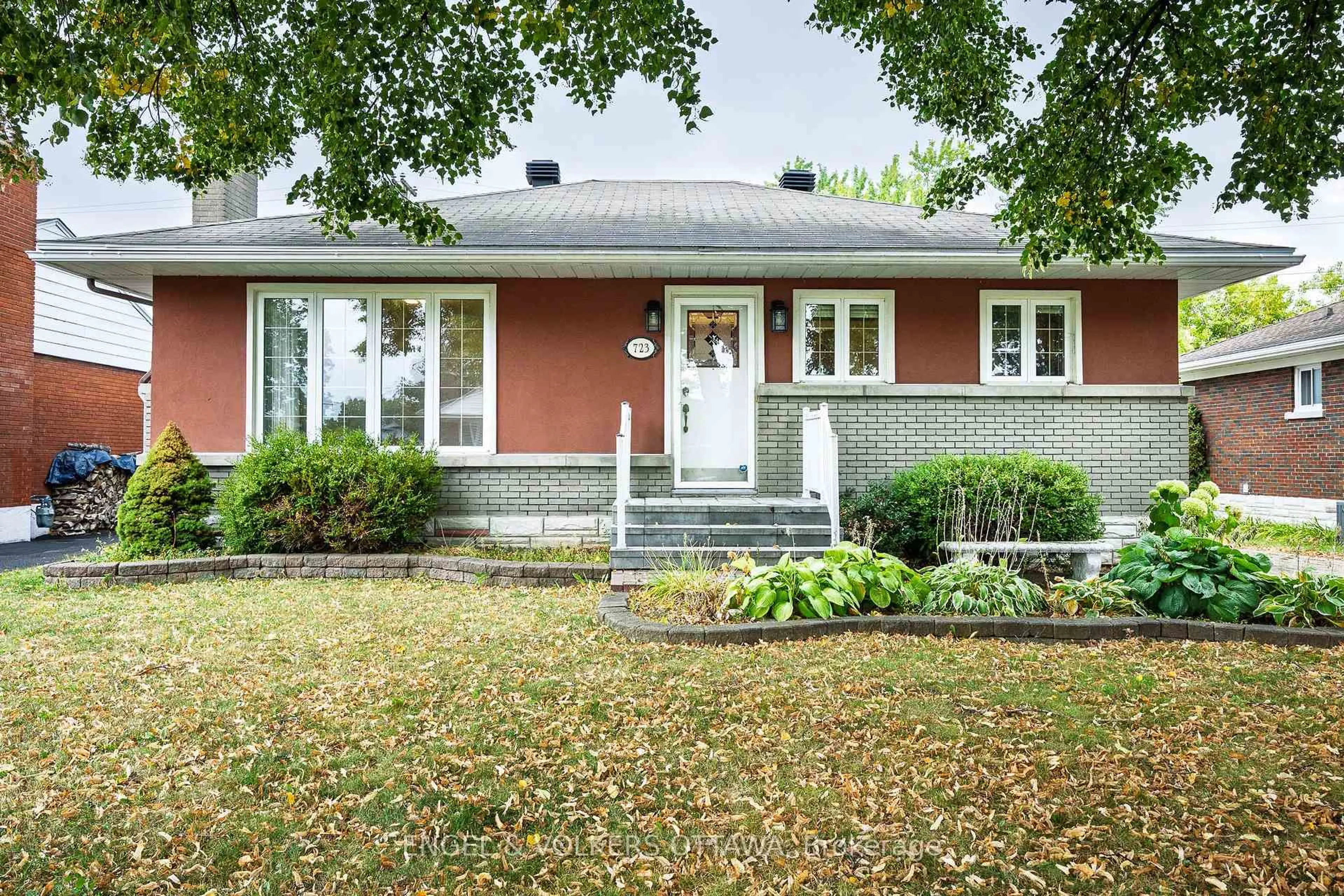Home with brick exterior material, street for 723 Halstead St, Ottawa Ontario K1G 1M5