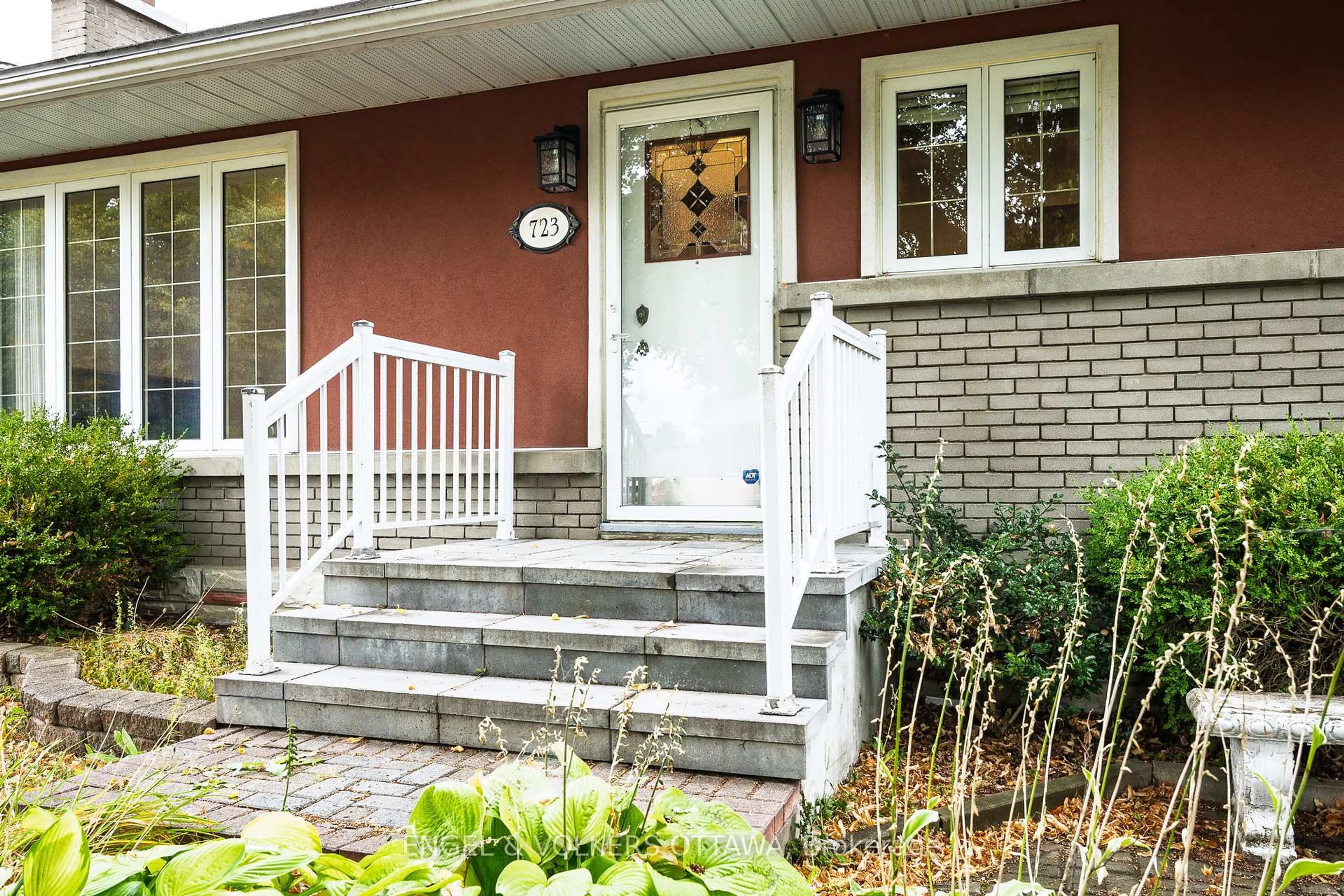 Unknown for 723 Halstead St, Ottawa Ontario K1G 1M5