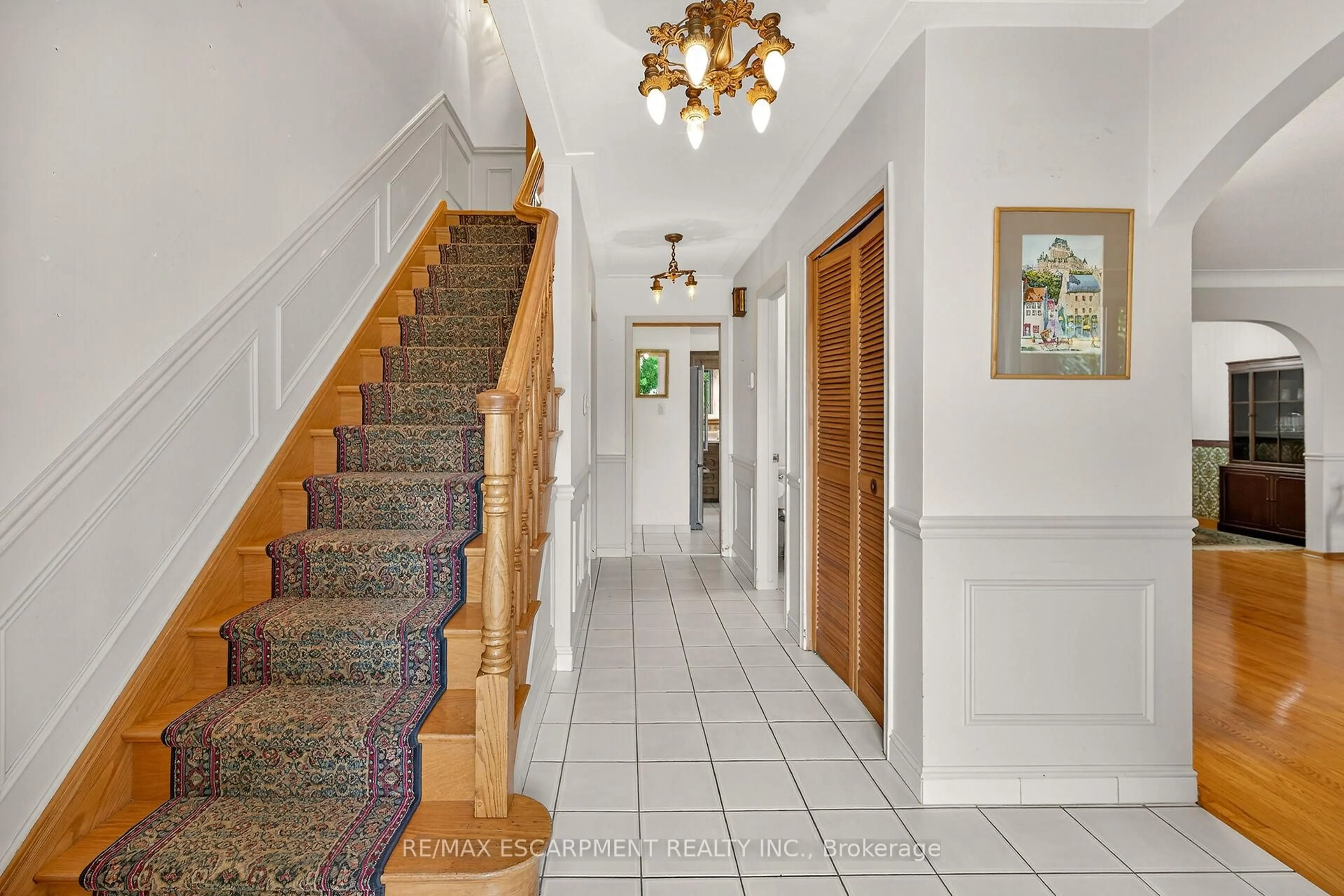 Indoor foyer for 36 Blanche Crt, Hamilton Ontario L8K 3P3