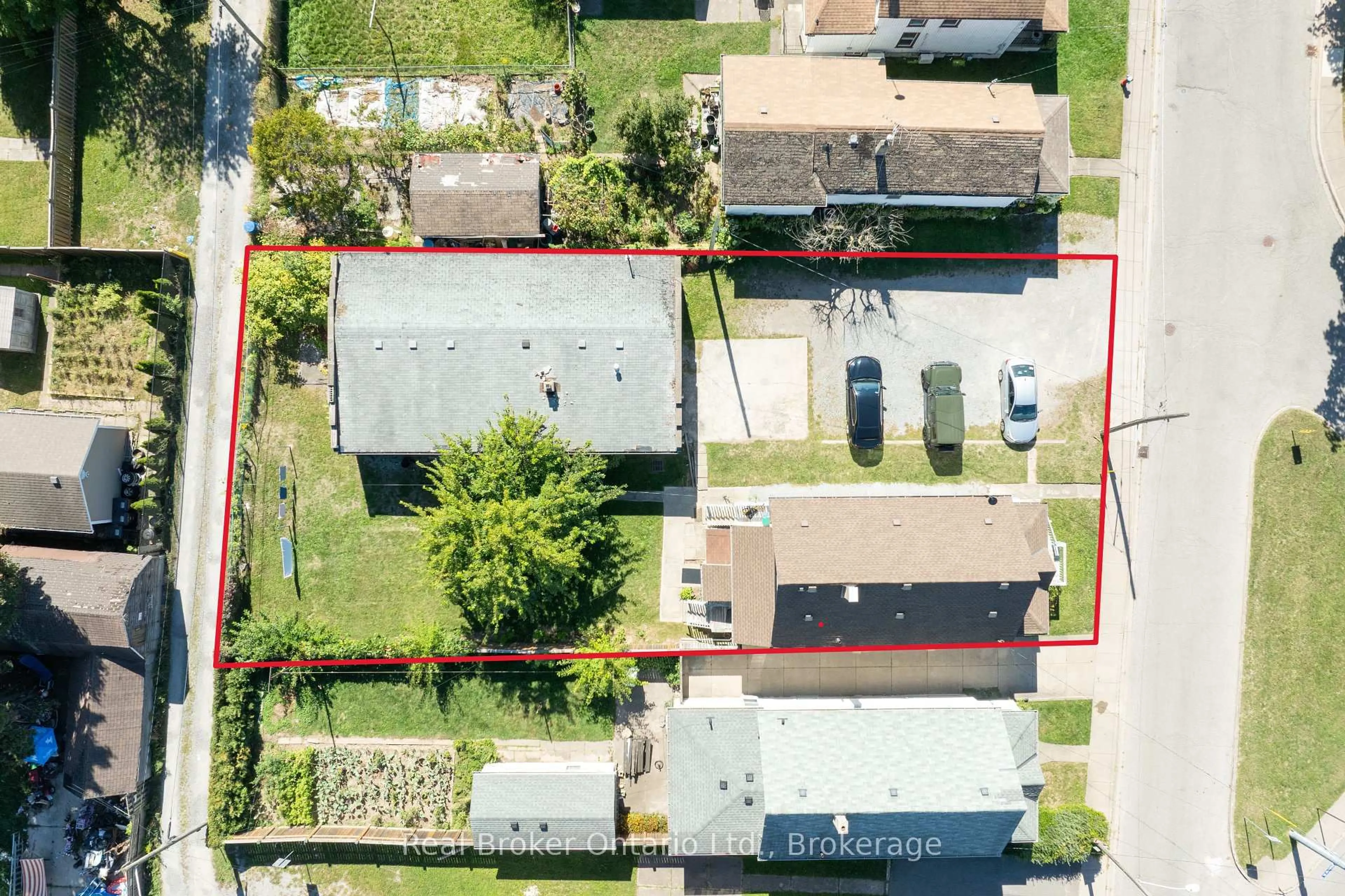 A pic from outside/outdoor area/front of a property/back of a property/a pic from drone, street for 5464 Lewis Ave, Niagara Falls Ontario L2G 3R7