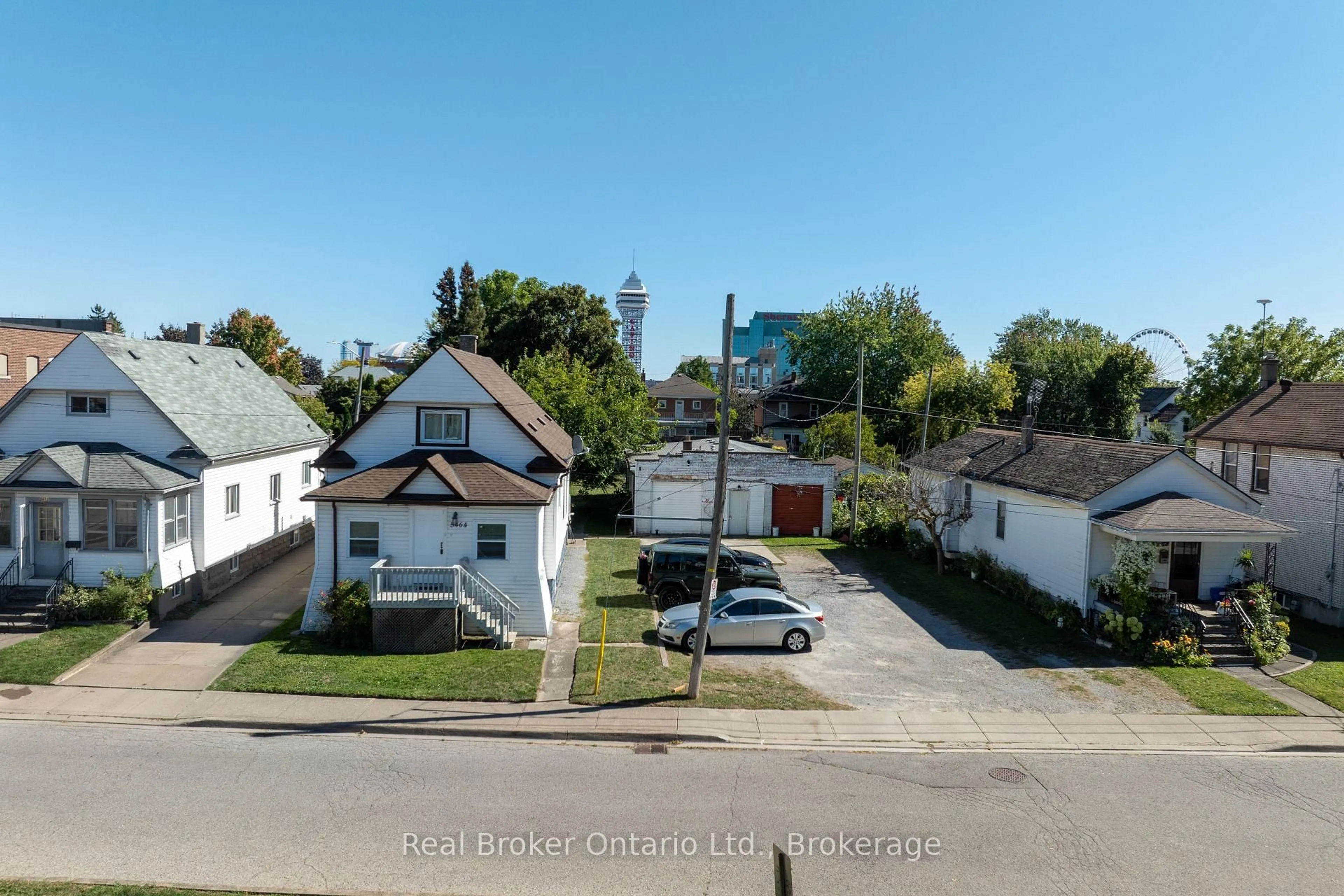 A pic from outside/outdoor area/front of a property/back of a property/a pic from drone, street for 5464 Lewis Ave, Niagara Falls Ontario L2G 3R7