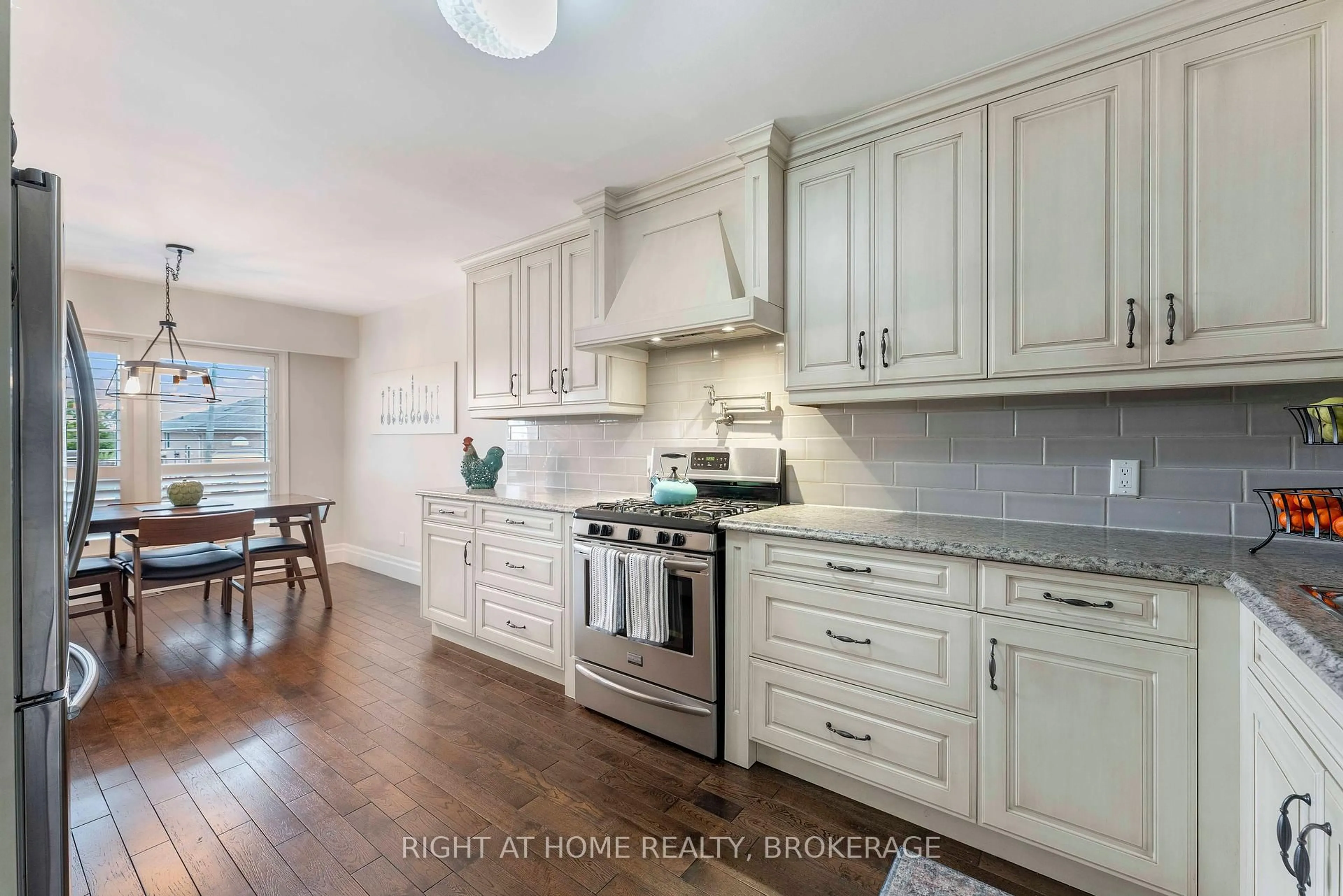 Open concept kitchen, ceramic/tile floor for 57 Metcalfe St, Thorold Ontario L2V 3A2