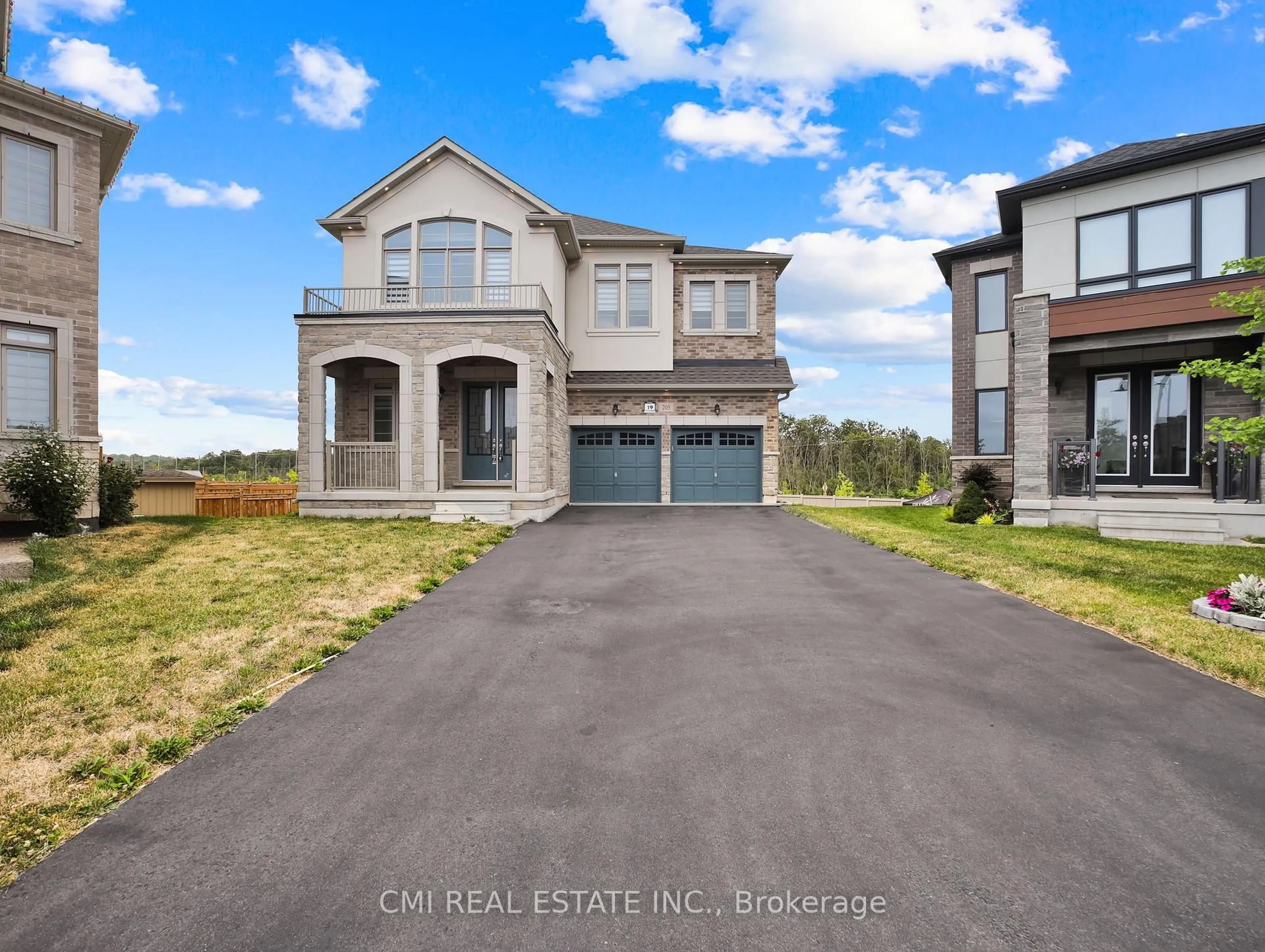 A pic from outside/outdoor area/front of a property/back of a property/a pic from drone, unknown for 205 Agro St, Hamilton Ontario L8B 1X7