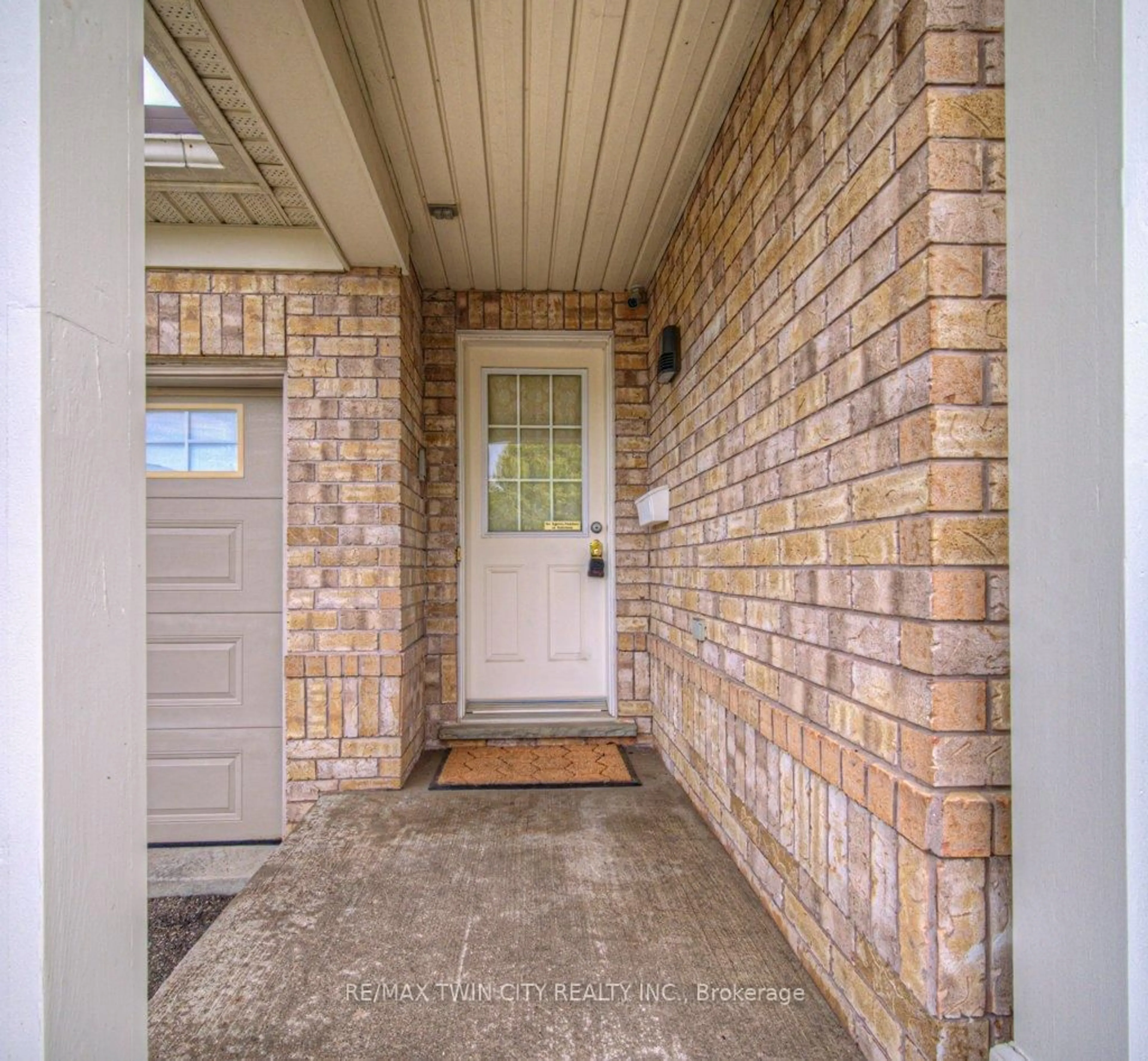 Indoor entryway for 81 Coulthard Blvd, Cambridge Ontario N1T 2G1