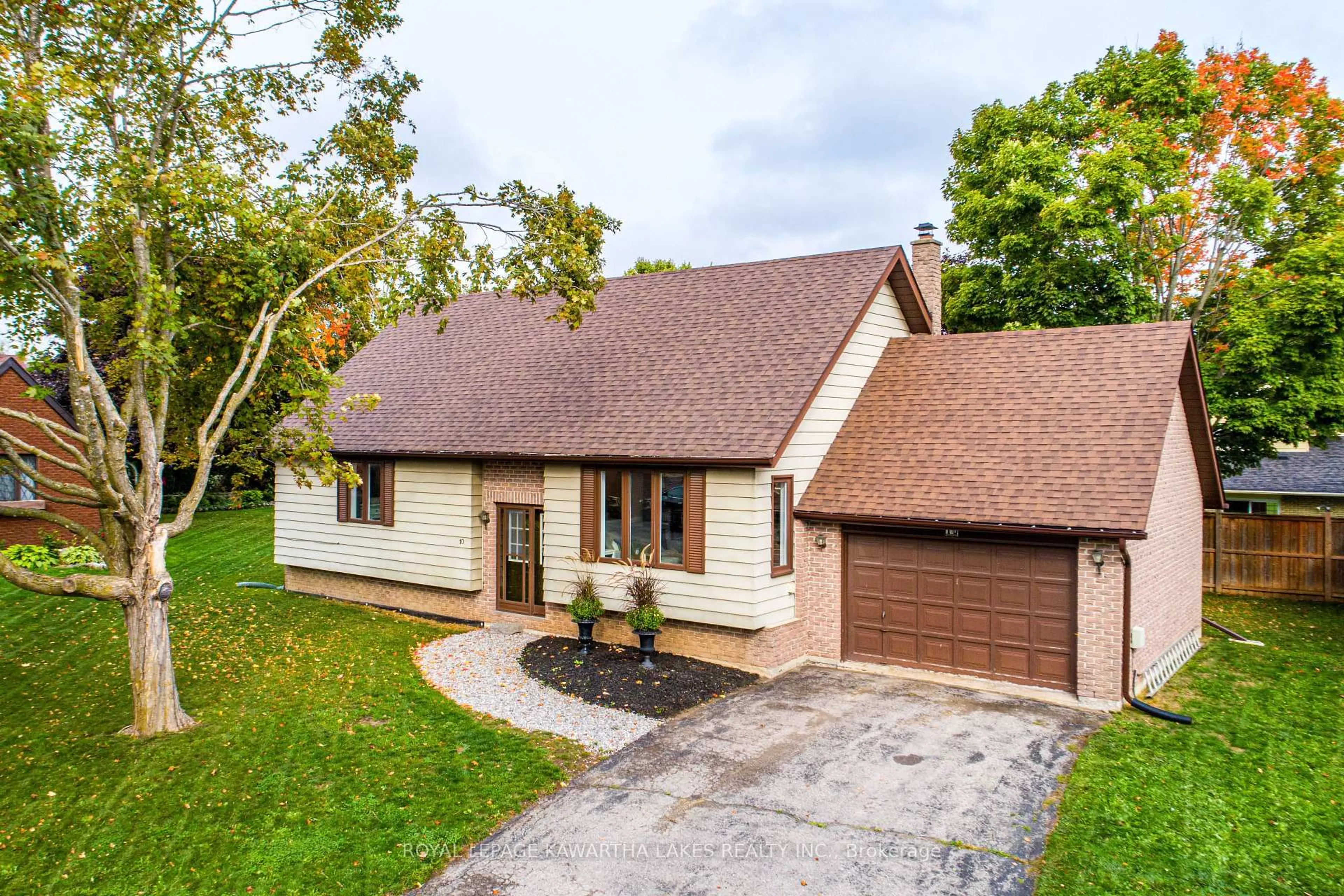 A pic from outside/outdoor area/front of a property/back of a property/a pic from drone, street for 10 Don Crt, Kawartha Lakes Ontario K9V 5T1