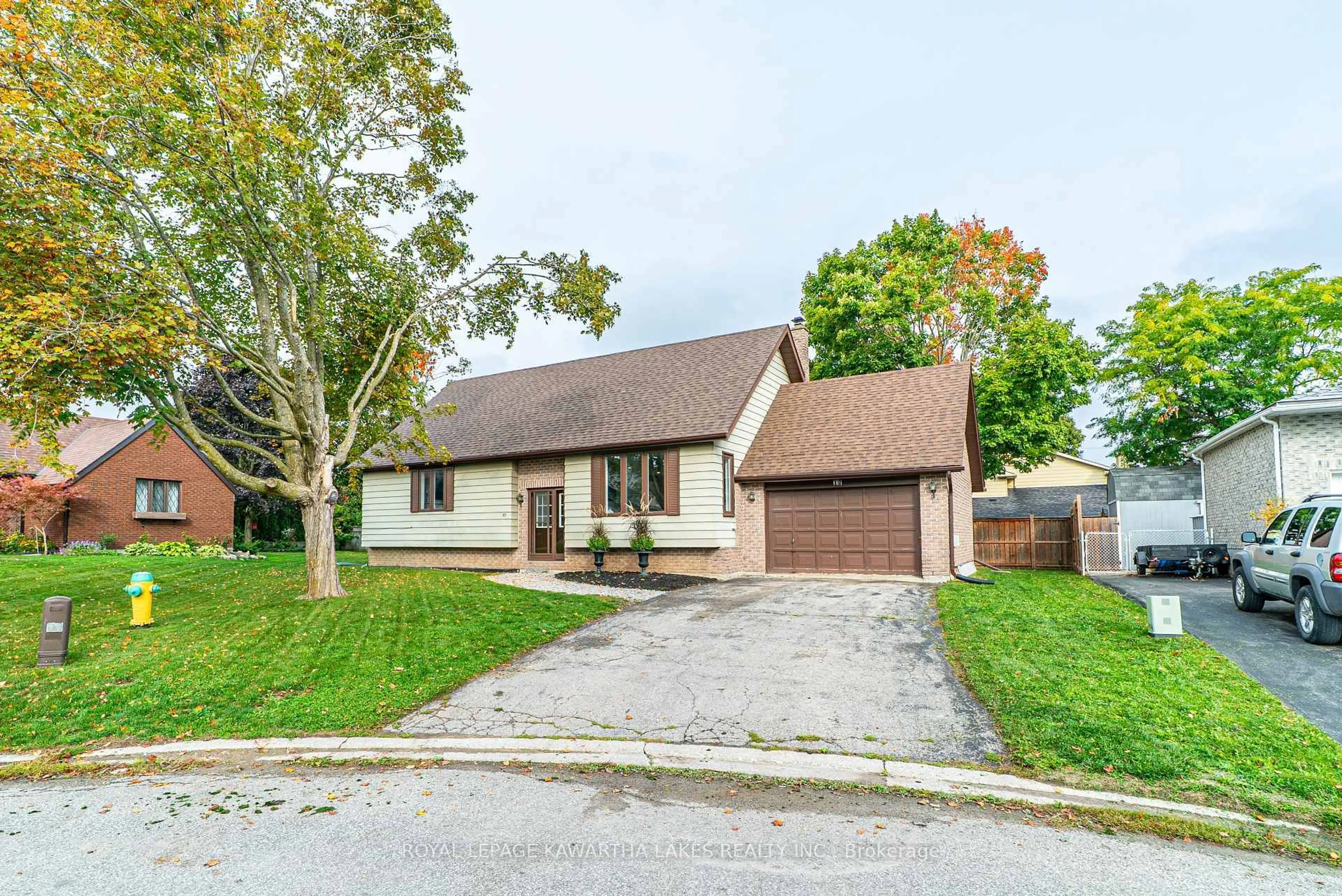Home with vinyl exterior material, street for 10 Don Crt, Kawartha Lakes Ontario K9V 5T1