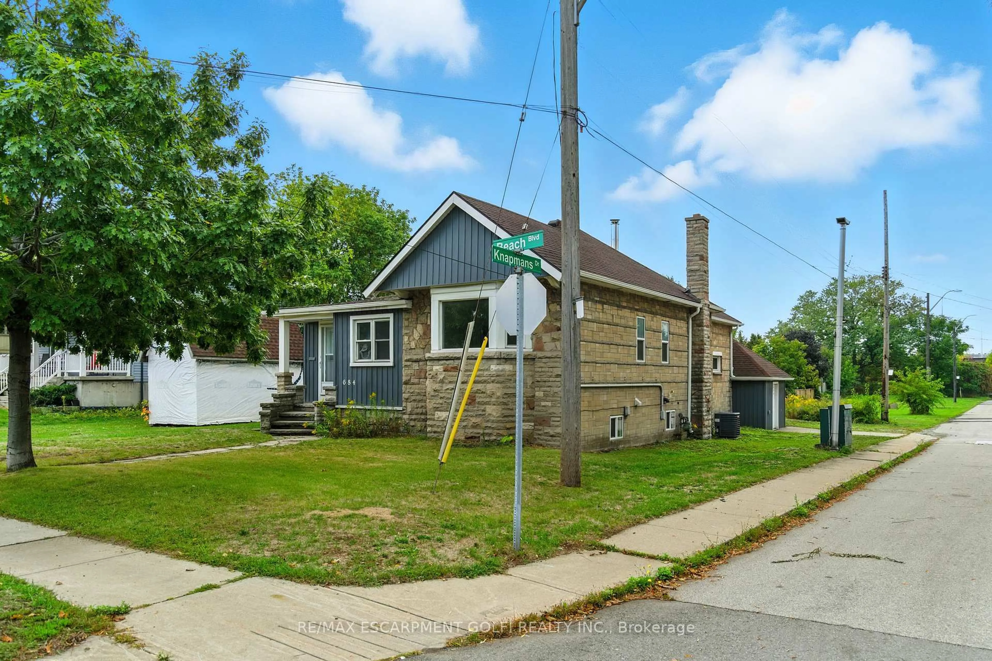 Unknown for 684 Beach Blvd, Hamilton Ontario L8H 6Y4