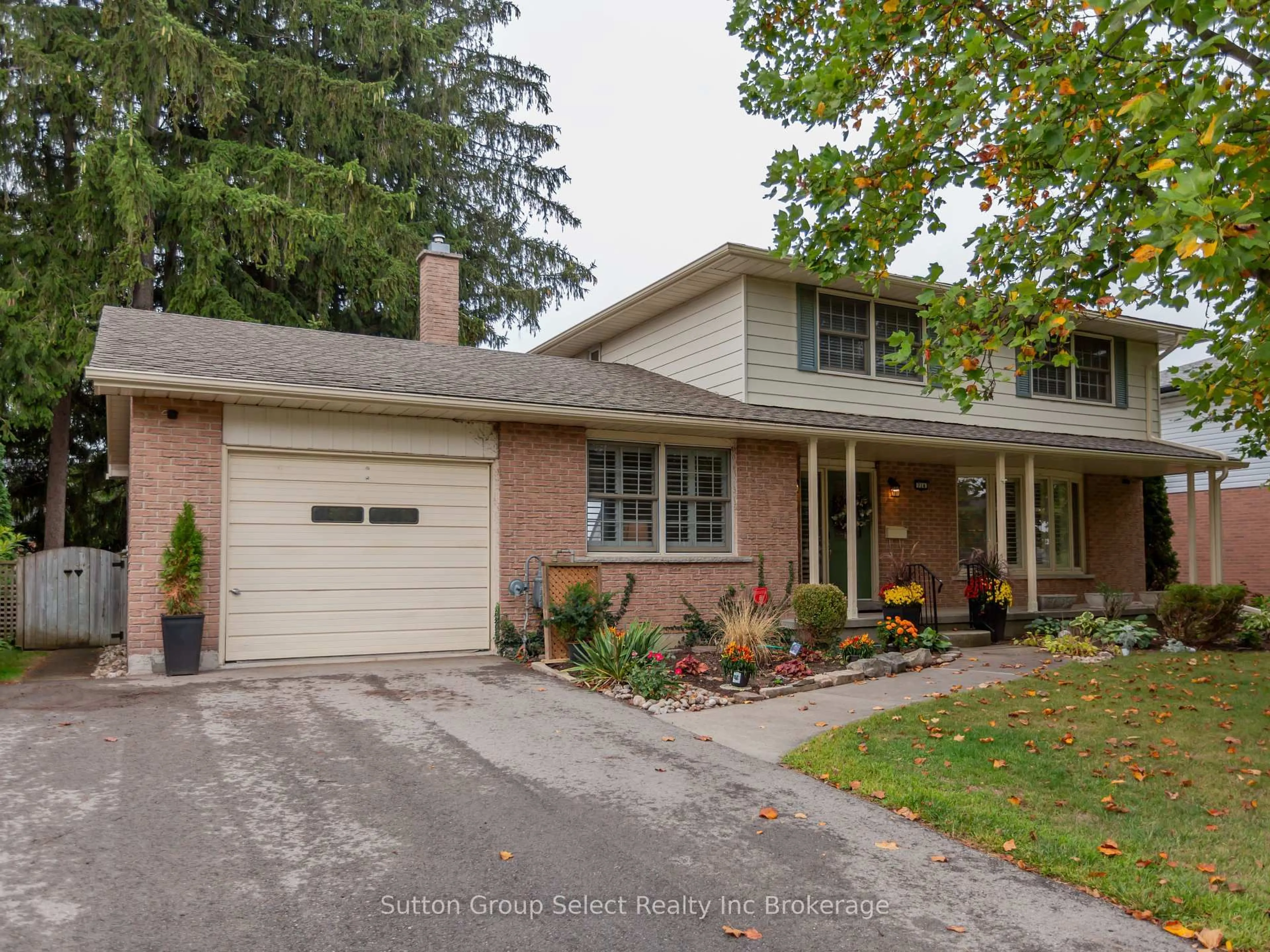Home with brick exterior material, street for 714 Gladstone Dr, Woodstock Ontario N4S 5S9