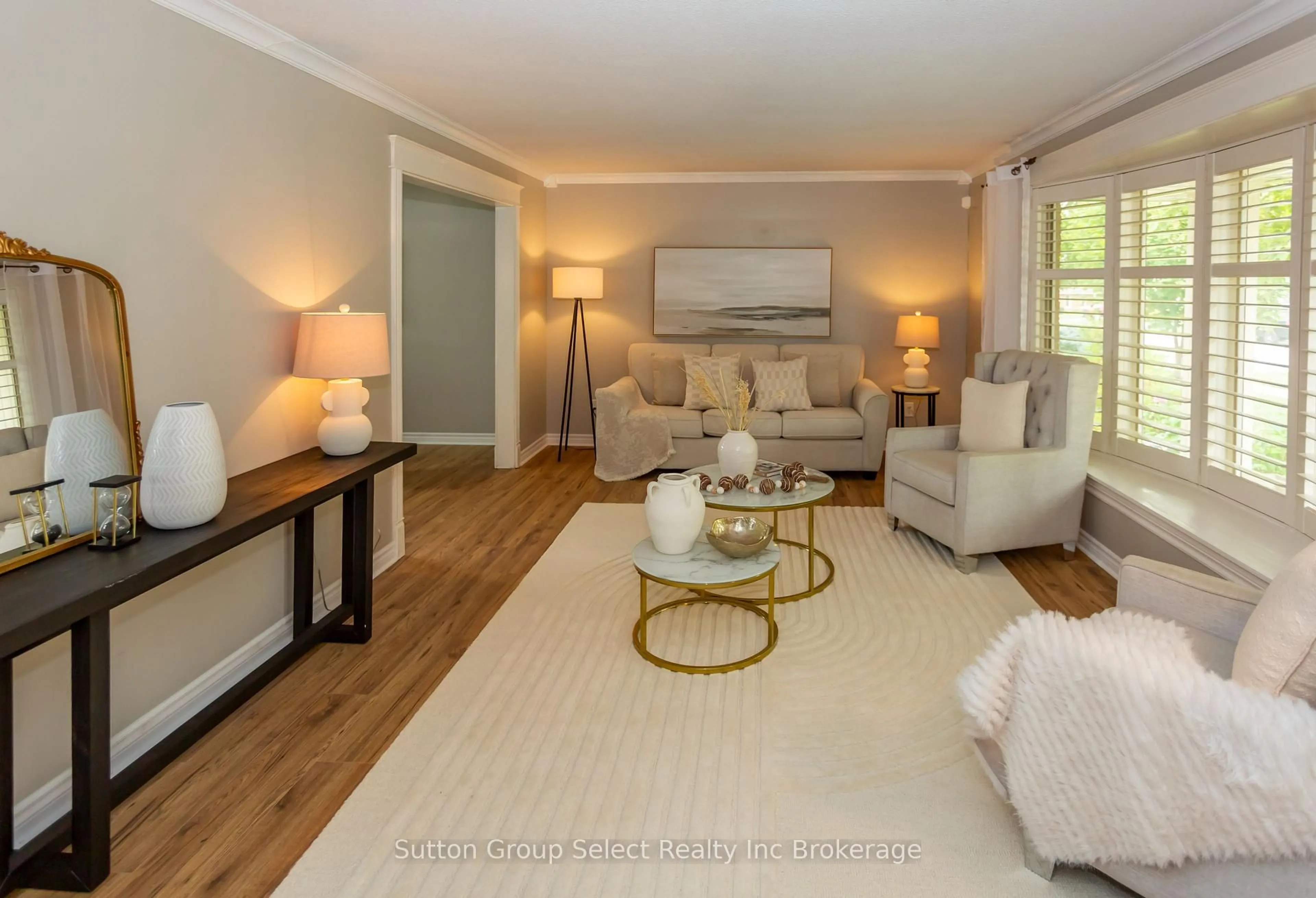 Living room with furniture, wood/laminate floor for 714 Gladstone Dr, Woodstock Ontario N4S 5S9