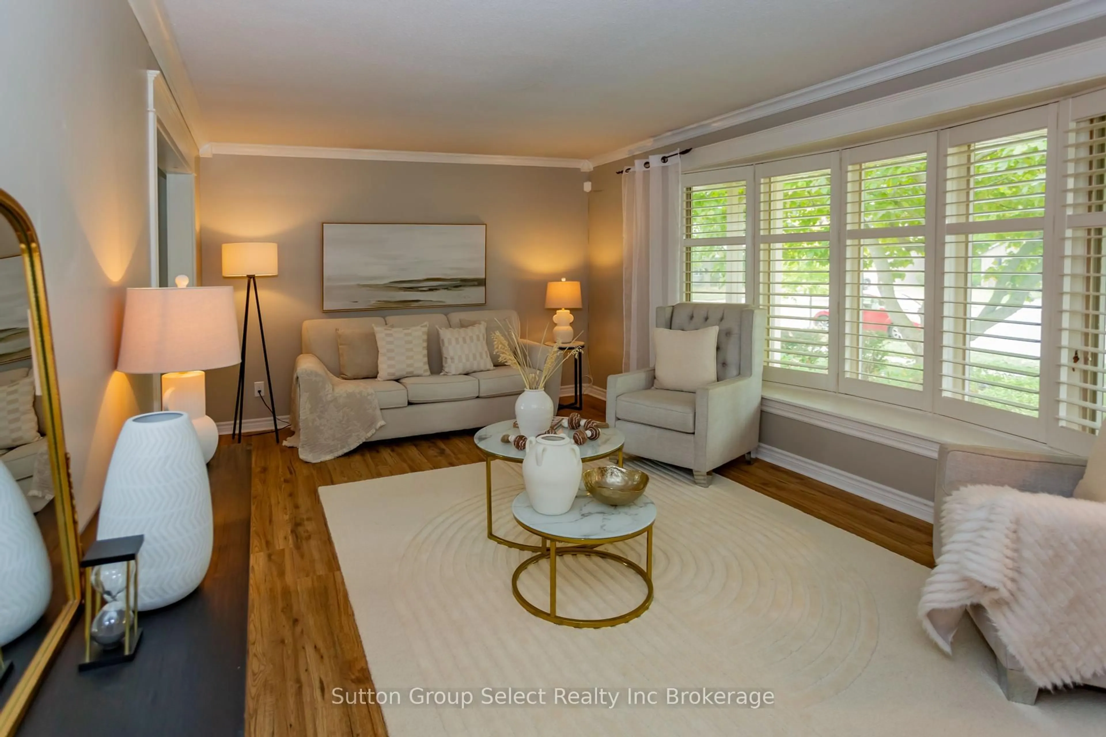 Living room with furniture, wood/laminate floor for 714 Gladstone Dr, Woodstock Ontario N4S 5S9