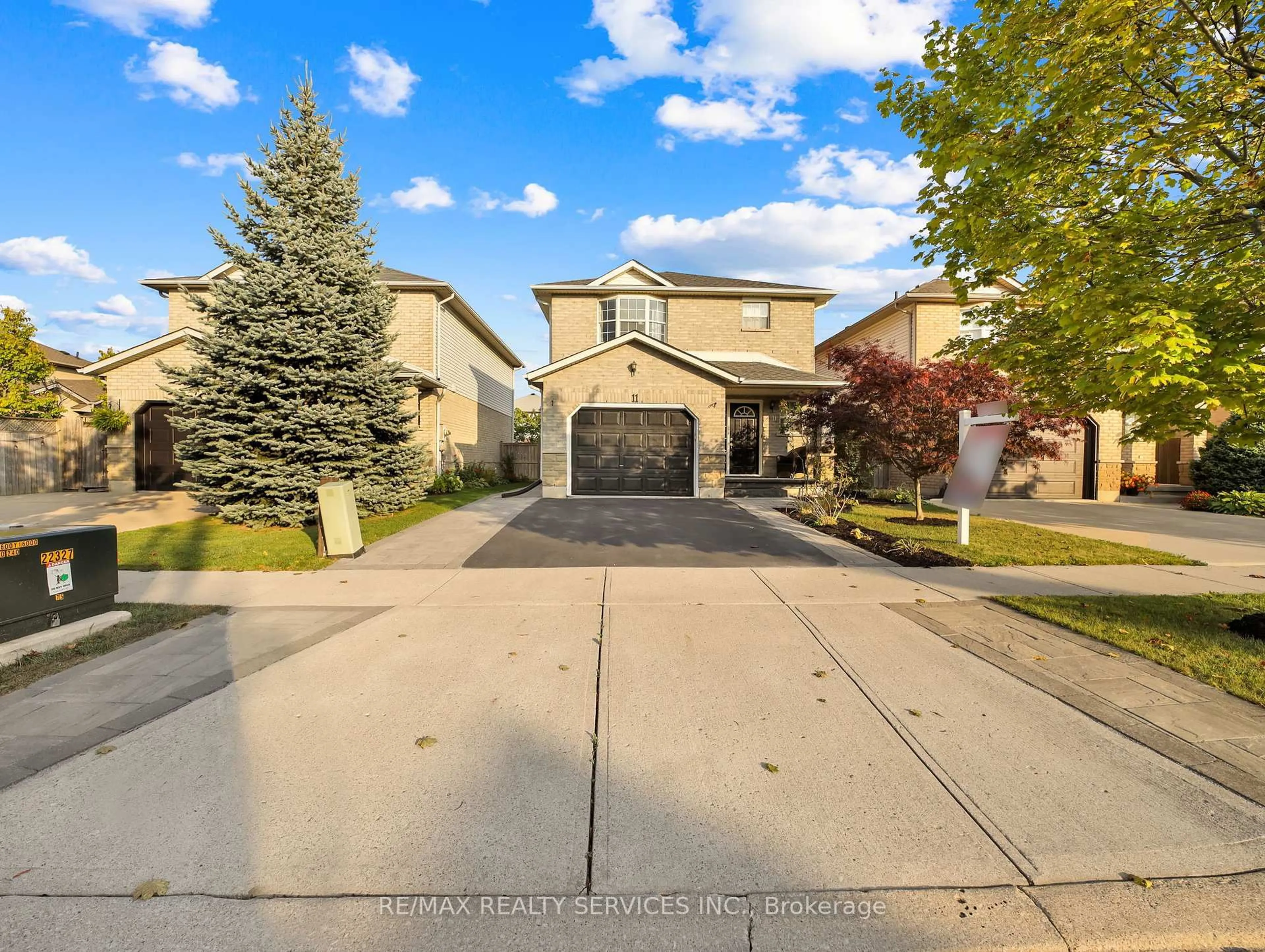 A pic from outside/outdoor area/front of a property/back of a property/a pic from drone, street for 11 Willowridge Way, Hamilton Ontario L8J 3Y8