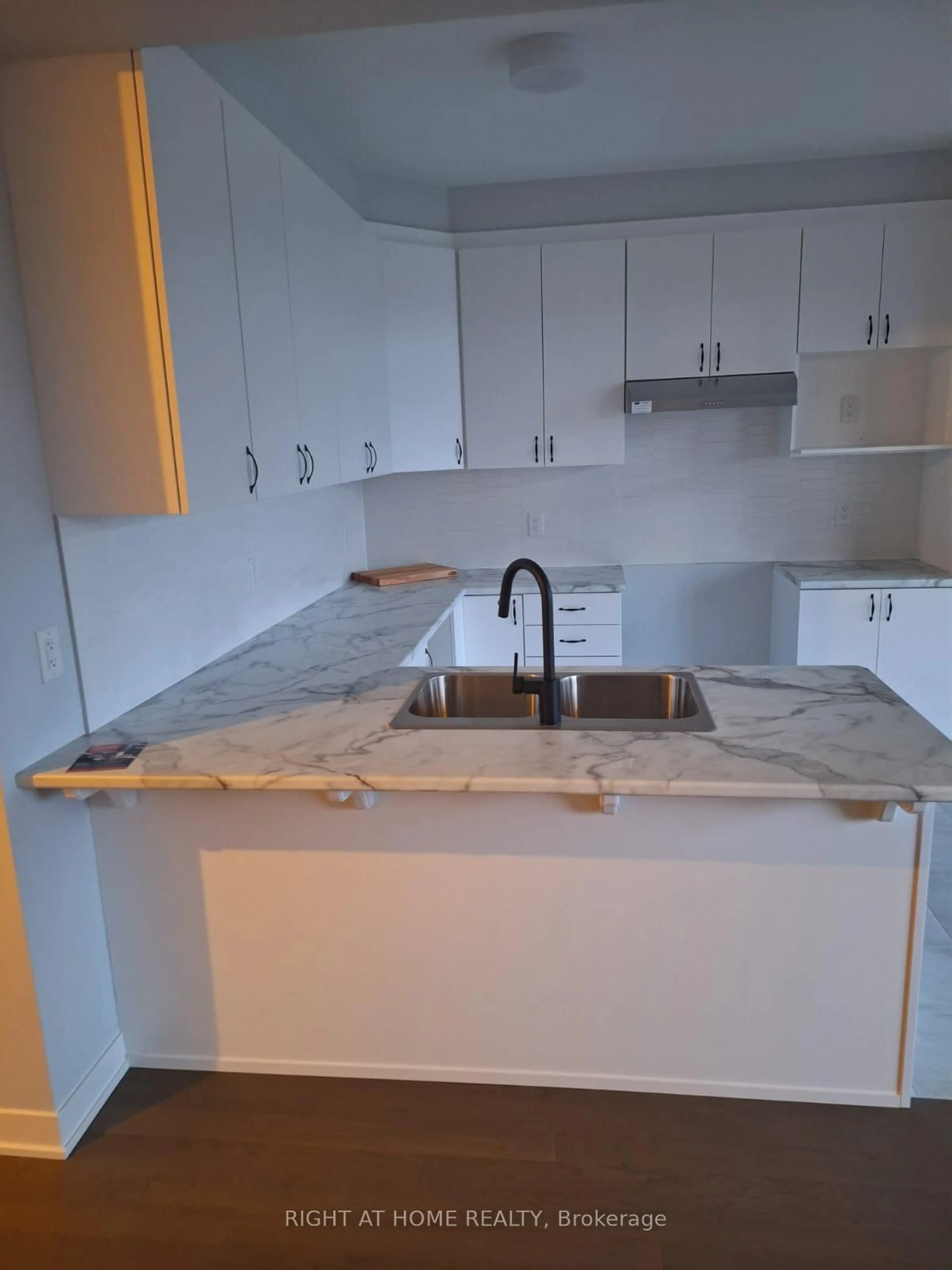 Standard kitchen, ceramic/tile floor for 738 Quilter Row, Richmond Ontario K0A 2Z0