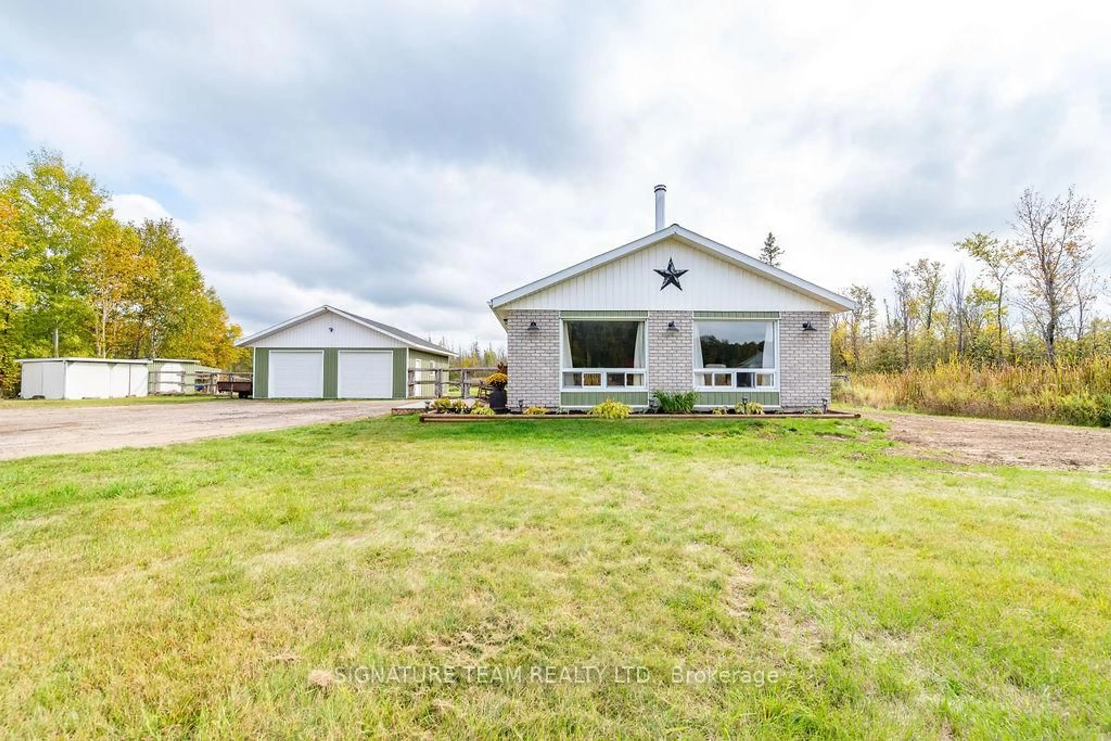 A pic from outside/outdoor area/front of a property/back of a property/a pic from drone, building for 255 Foymount Rd, Eganville Ontario K0J 1T0