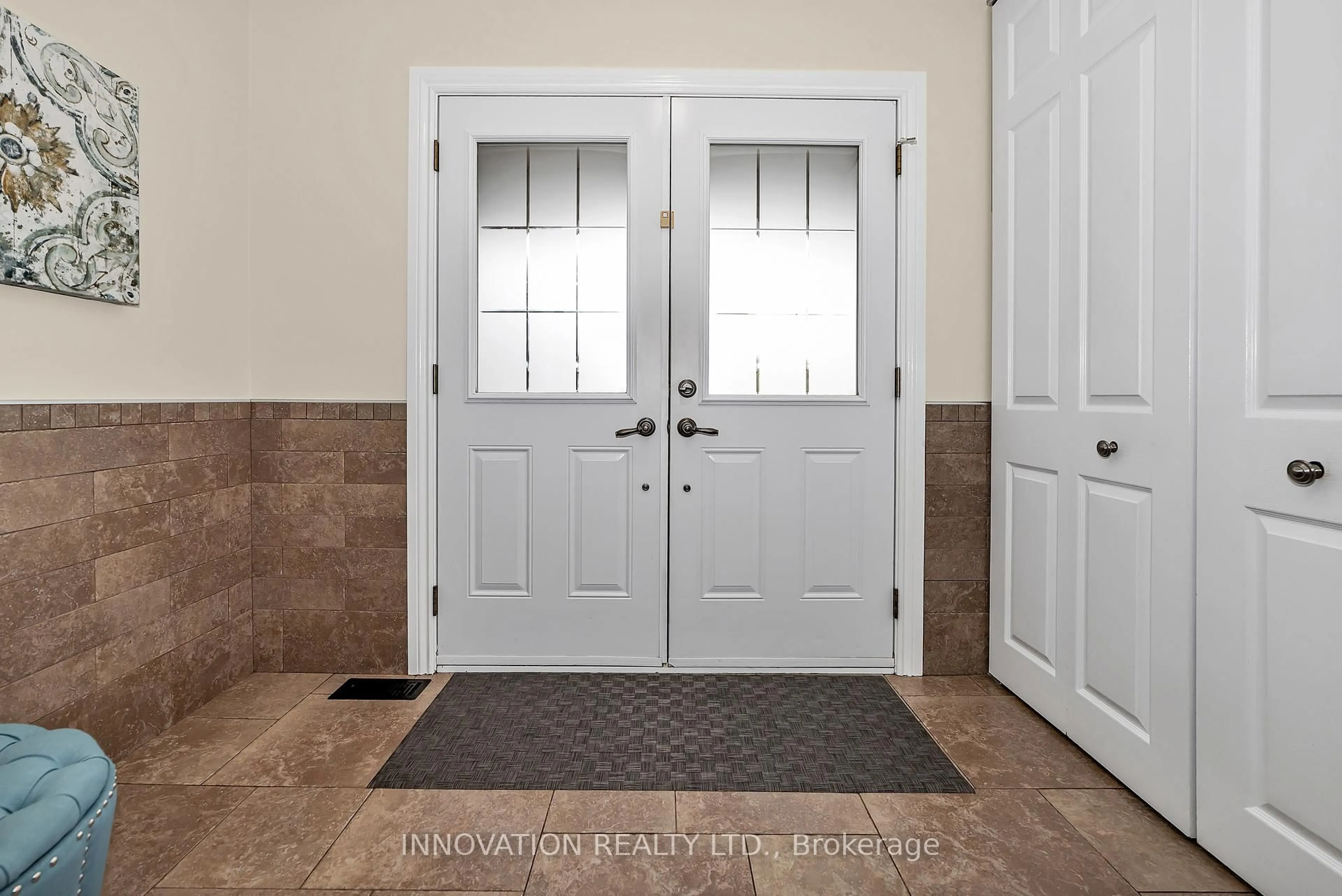 Indoor entryway for 297 Liard St, Stittsville Ontario K2S 1J2