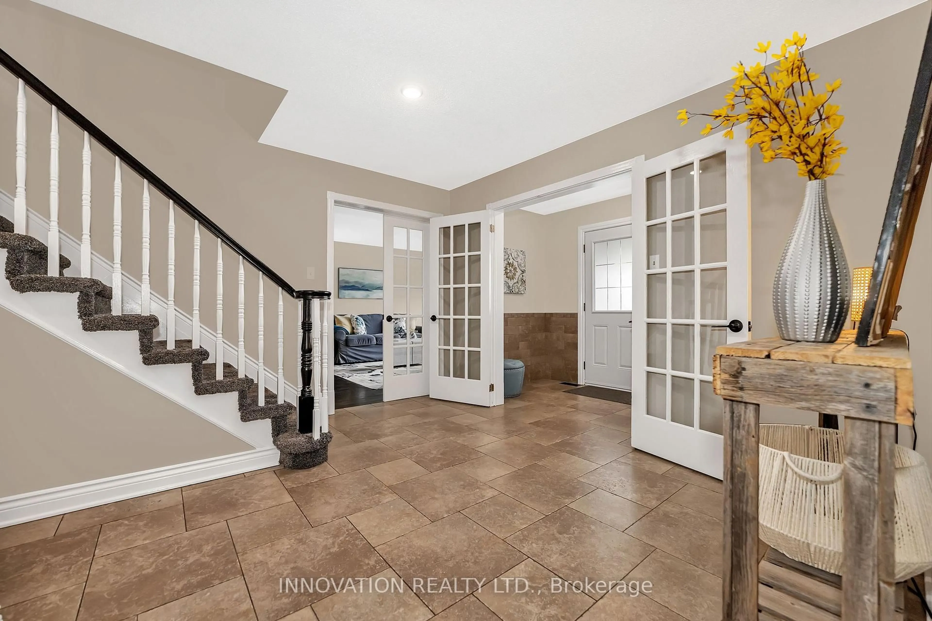 Indoor entryway for 297 Liard St, Stittsville Ontario K2S 1J2