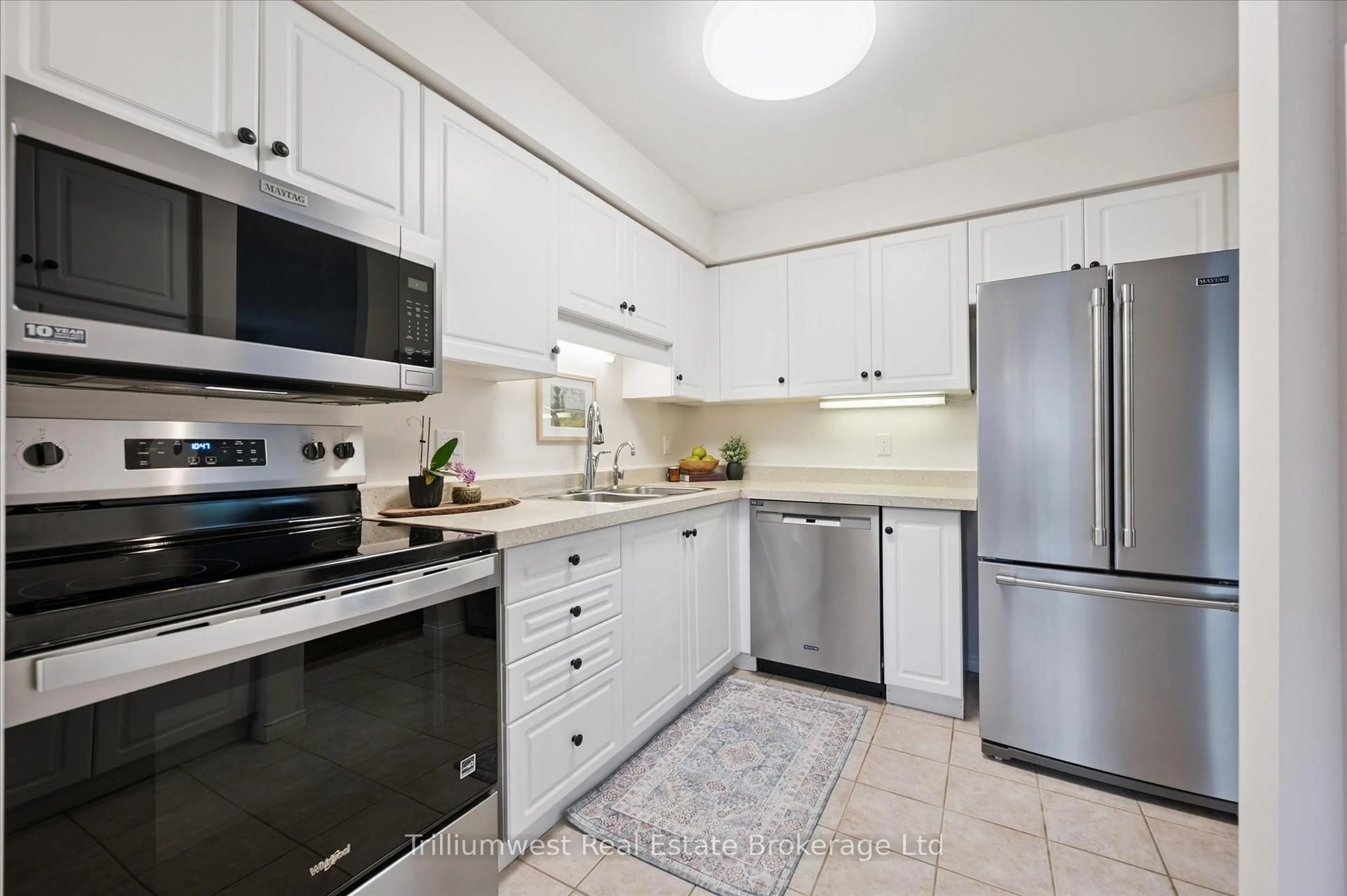 Standard kitchen, ceramic/tile floor for 19 Ireland Pl, Guelph Ontario N1E 7C2