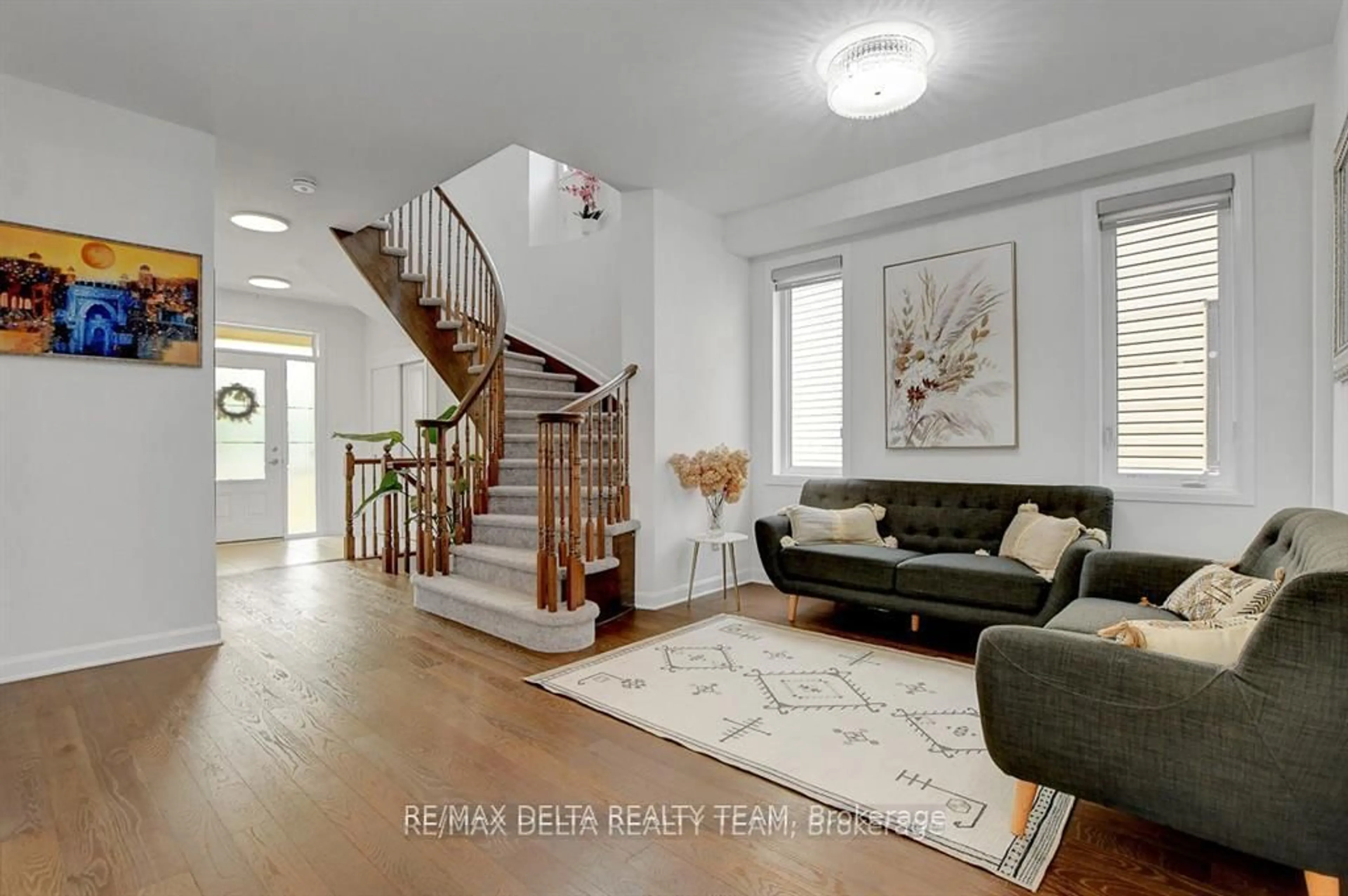 Indoor entryway for 370 Aquaview Dr, Ottawa Ontario K4A 5K5