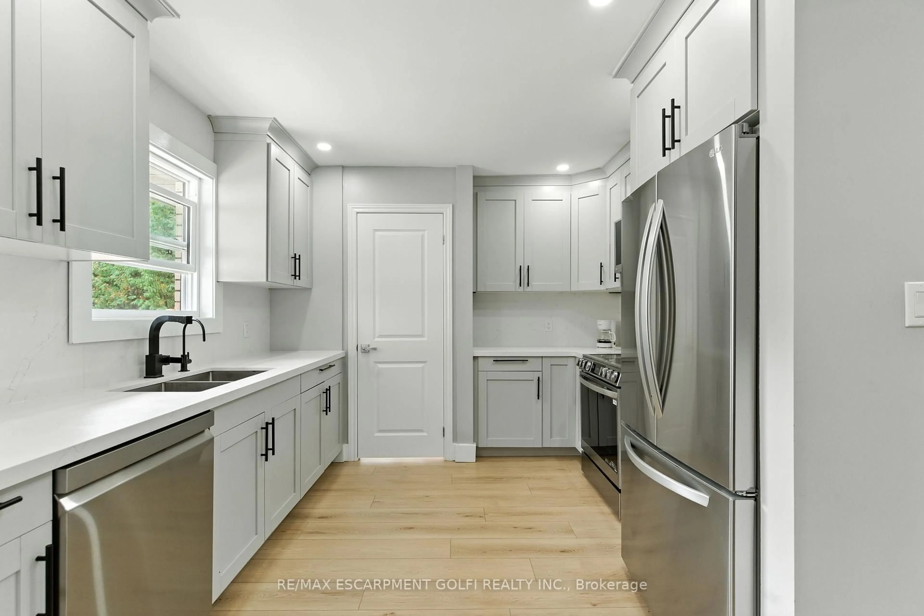 Open concept kitchen, ceramic/tile floor for 31 VARADI Ave, Brantford Ontario N3R 3N2