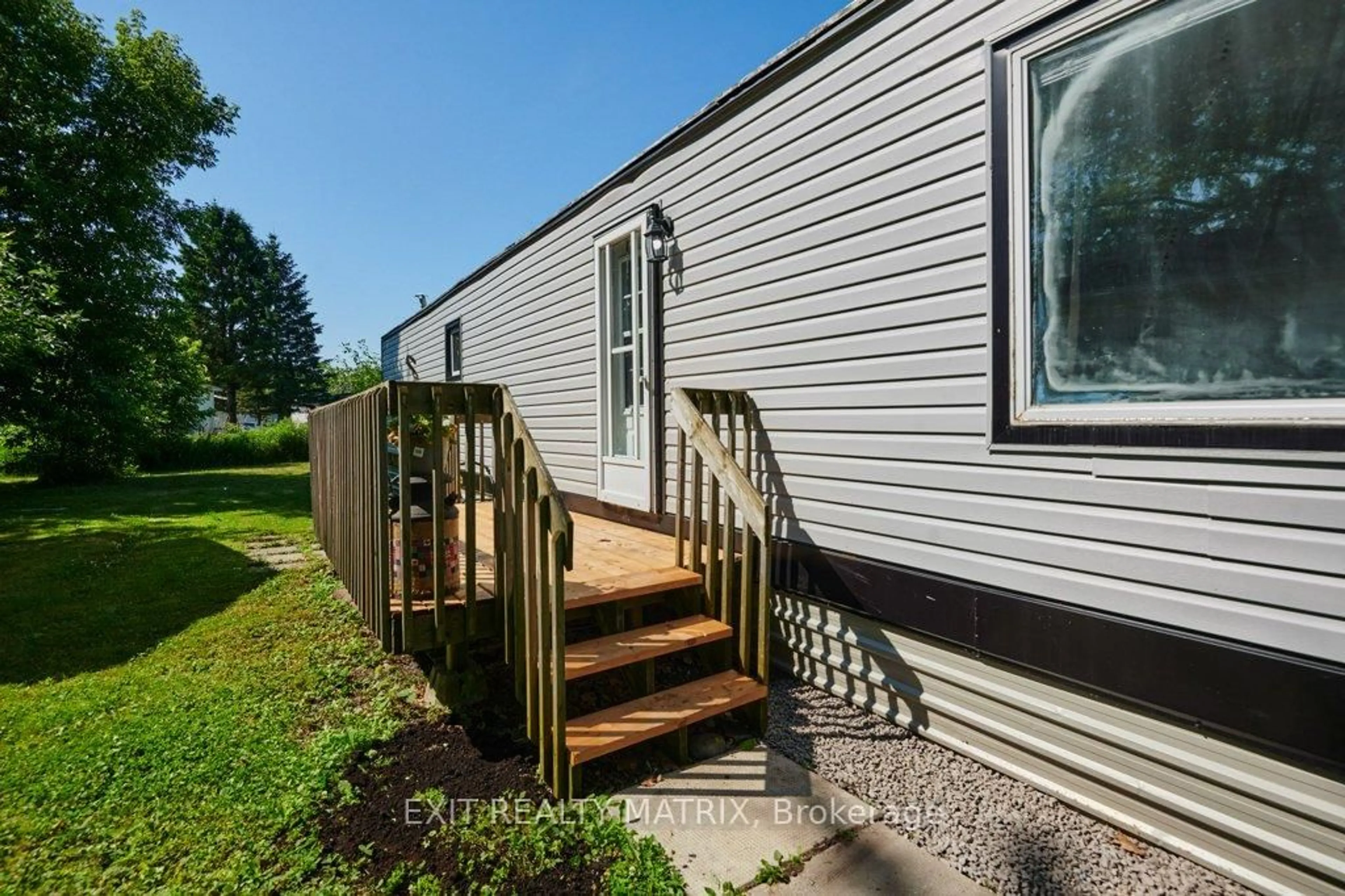 Home with vinyl exterior material, unknown for 8930 Lynwood Park Private, Ottawa Ontario K0A 1V0