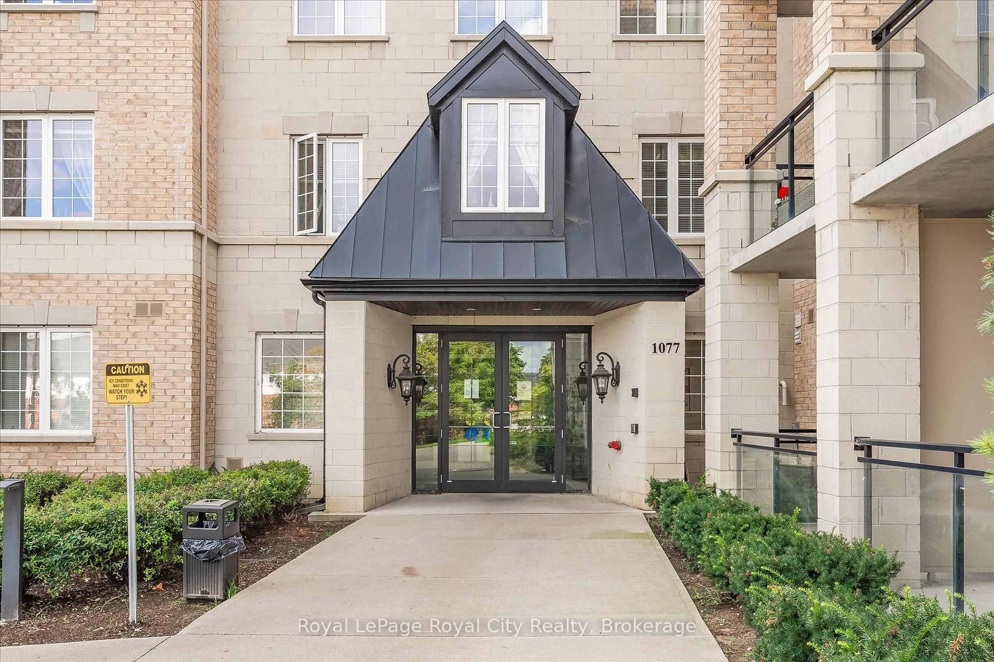 Indoor entryway for 1077 Gordon St #418, Guelph Ontario N1G 0E3