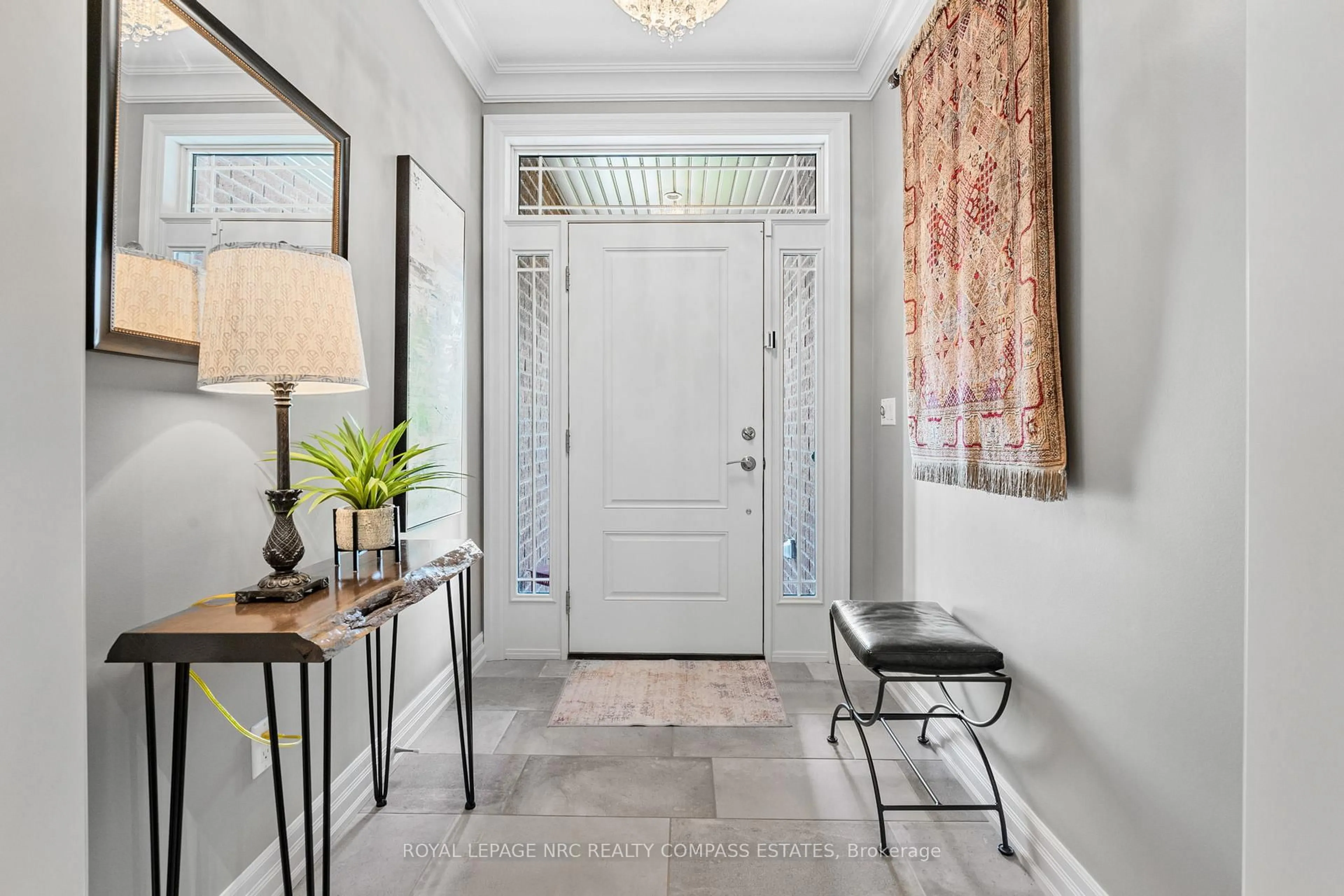 Indoor entryway for 104 Brookhaven Crt, Welland Ontario L3C 0A4