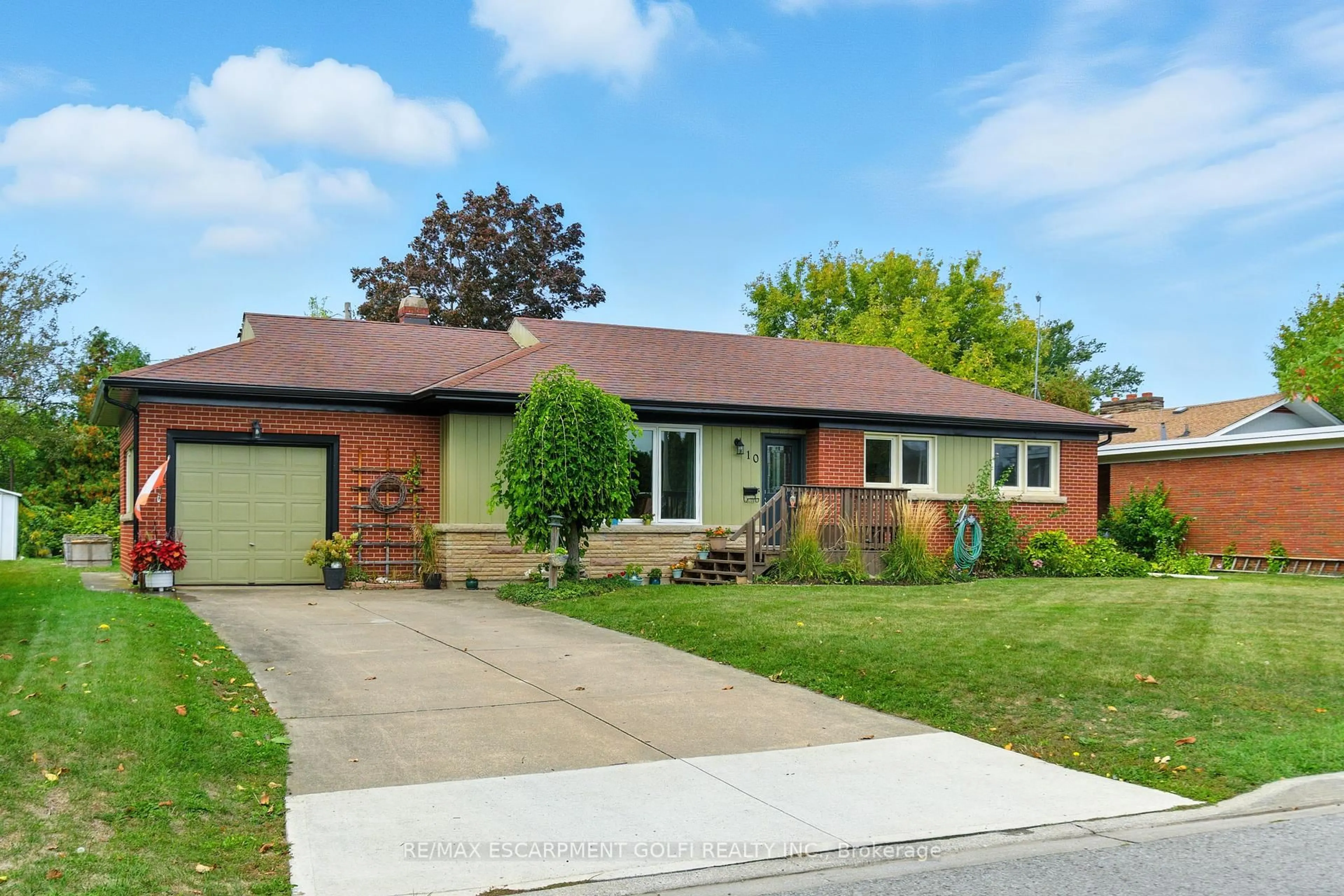 Home with brick exterior material, street for 10 Riverview Blvd, St. Catharines Ontario L2T 3L6