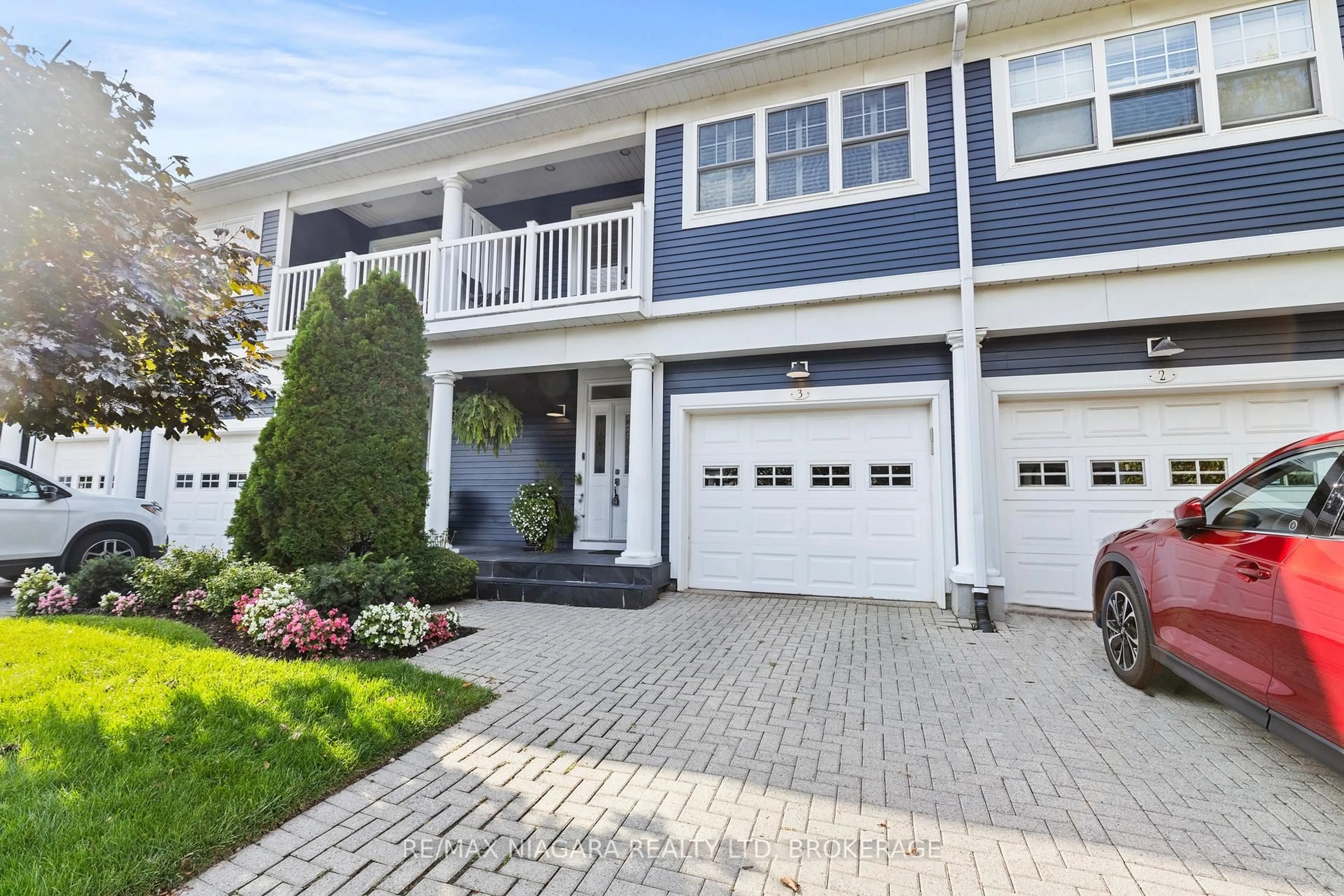 Home with vinyl exterior material, street for 88 Lakeport Rd #3, St. Catharines Ontario L2N 4P8