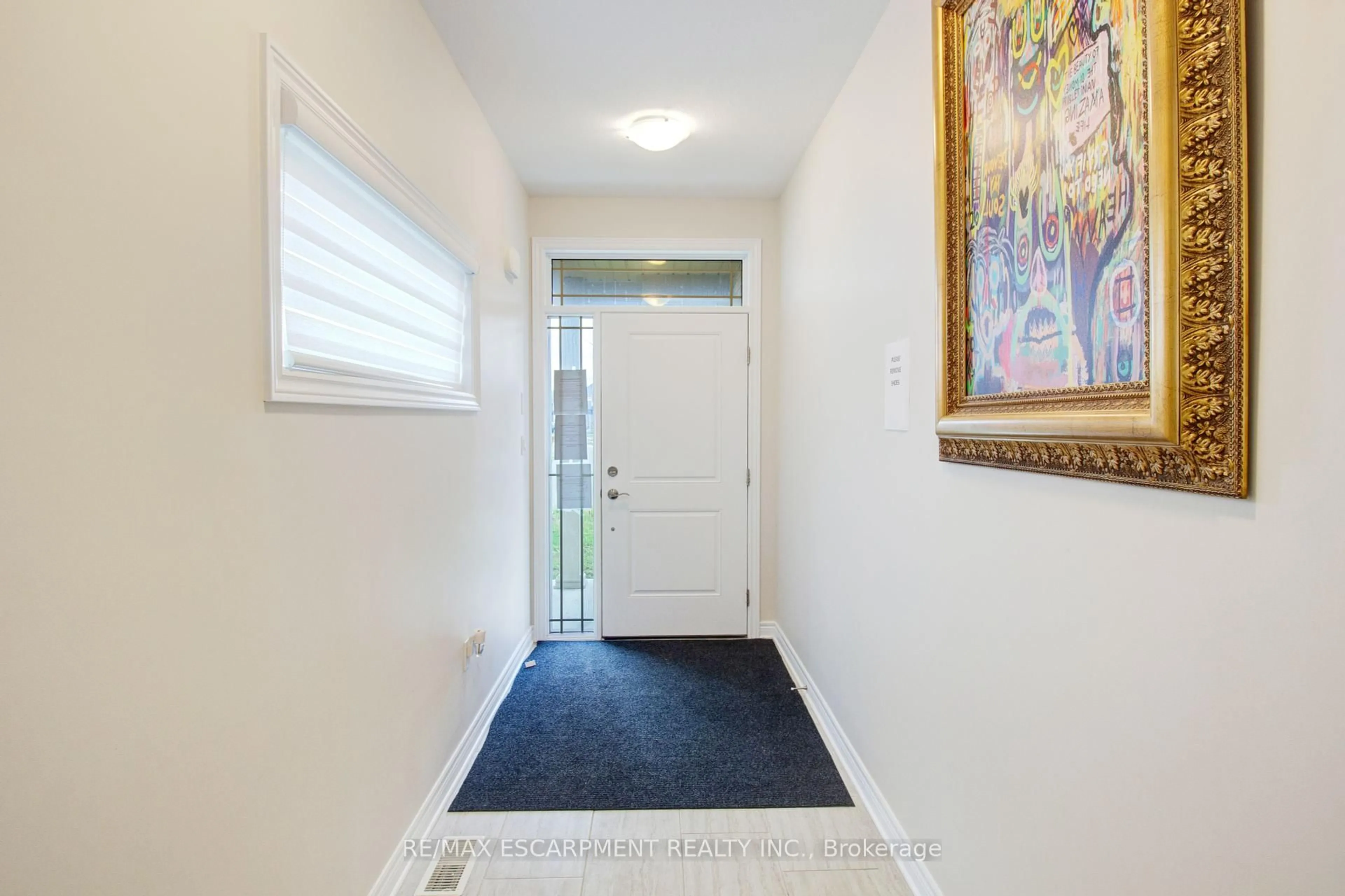 Indoor entryway for 7387 Sherrilee Cres, Niagara Falls Ontario L2H 3T4