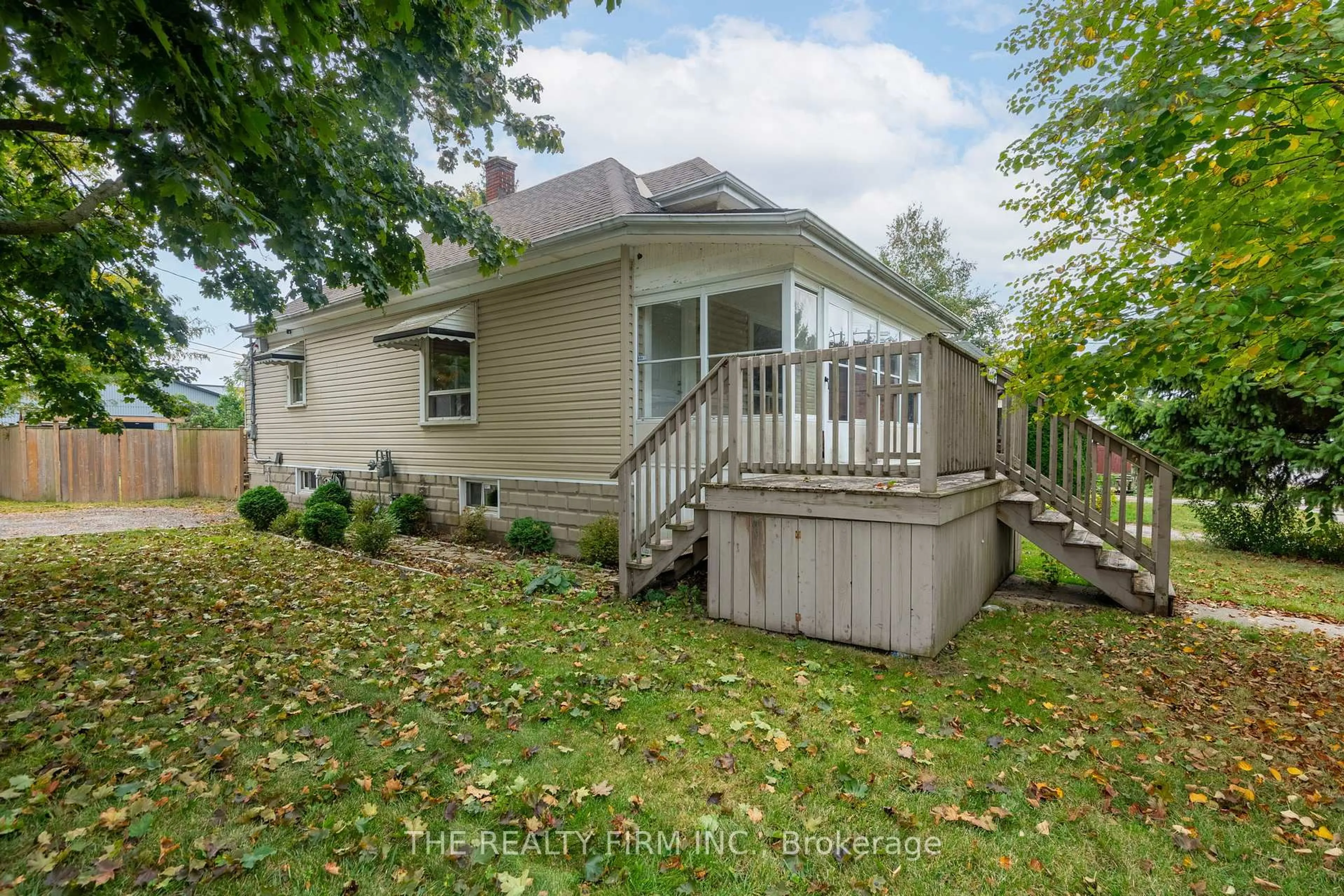 Unknown for 1279 York St, London East Ontario N5W 2V3