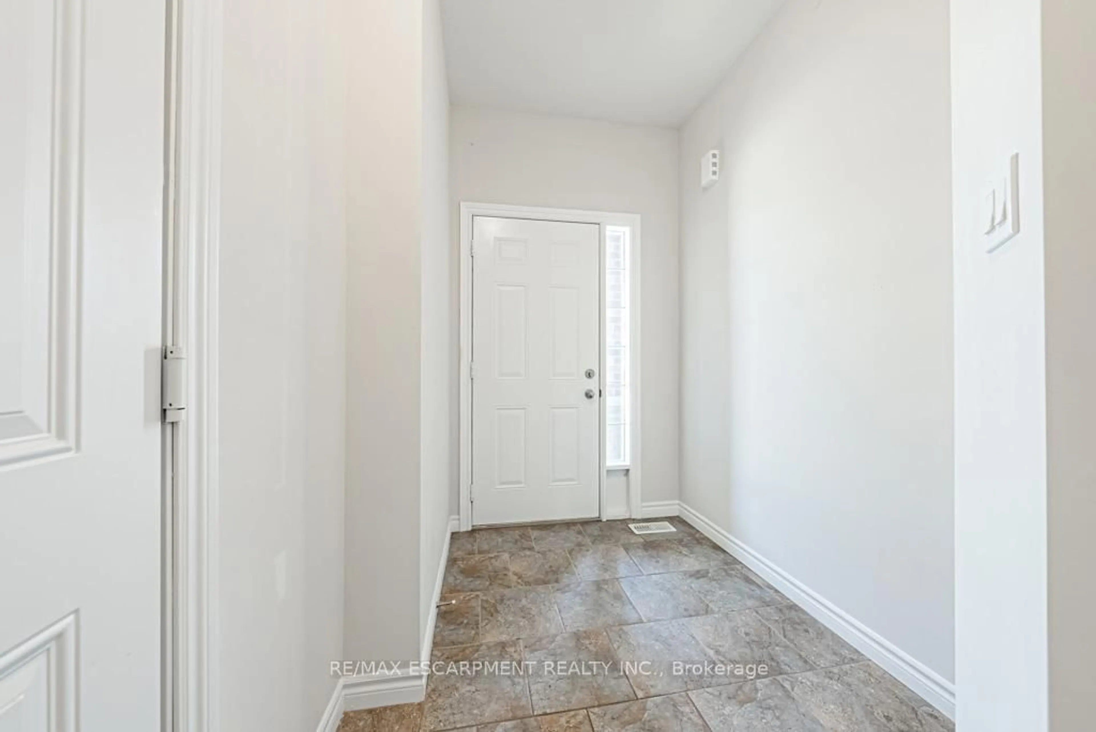 Indoor entryway for 89 MEDICI Lane, Hamilton Ontario L9B 0G8