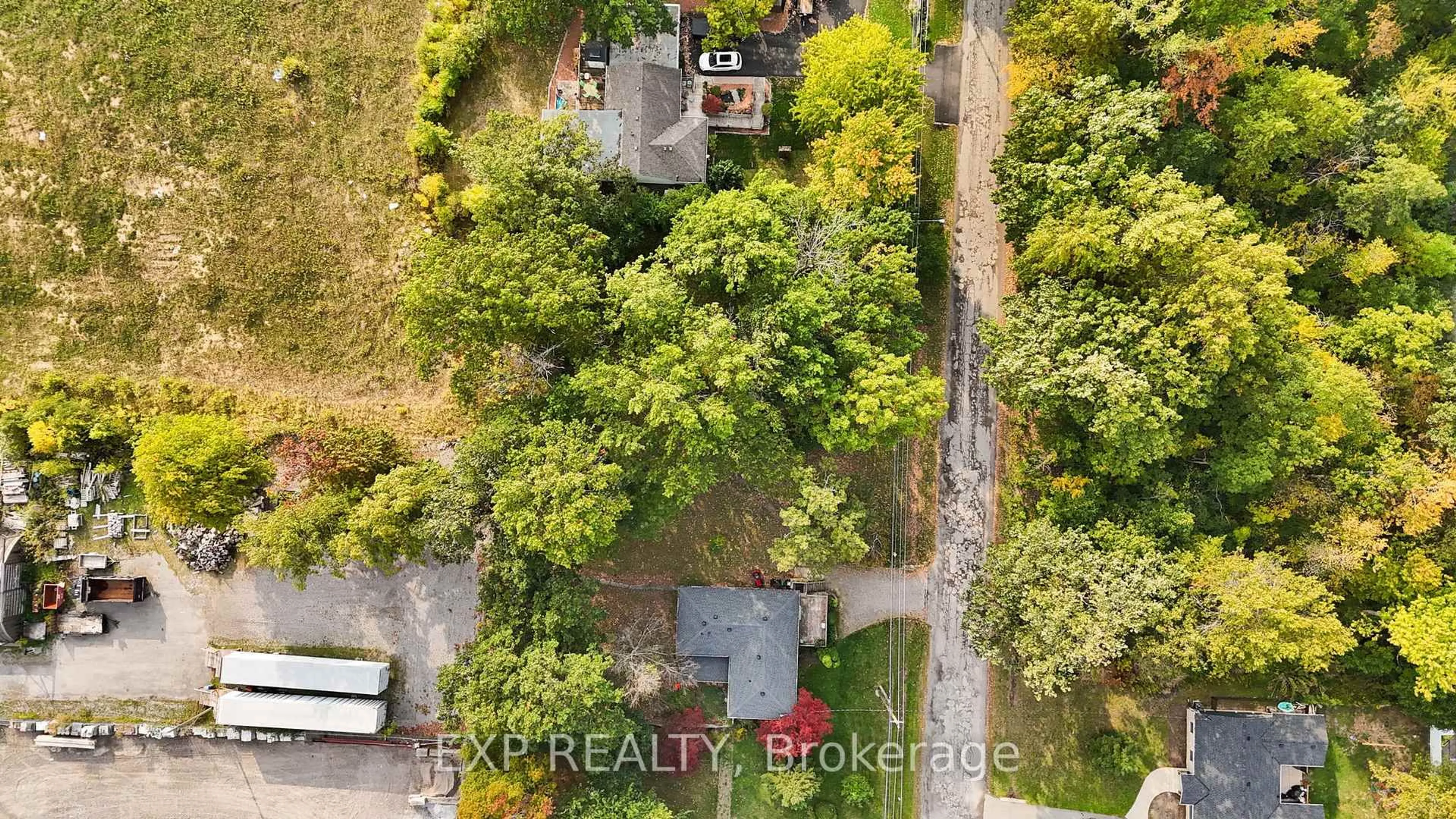A pic from outside/outdoor area/front of a property/back of a property/a pic from drone, street for 591 Sims Ave, Fort Erie Ontario L2A 1N4